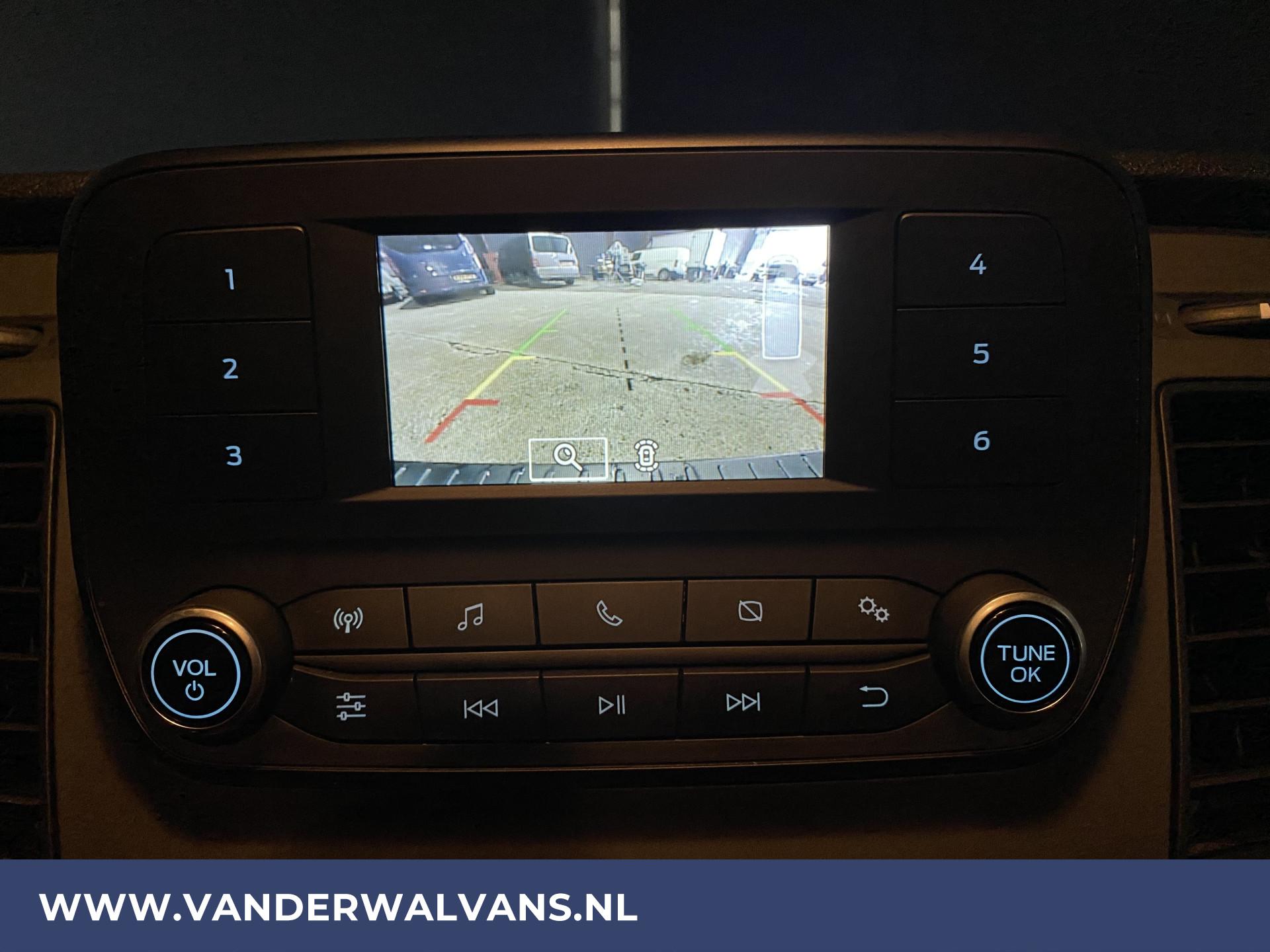 Foto 2 van Ford Transit Custom 2.0 TDCI 131pk L1H1 Euro6 Airco | Cruise | LED | Camera | 2500kg trekvermogen |