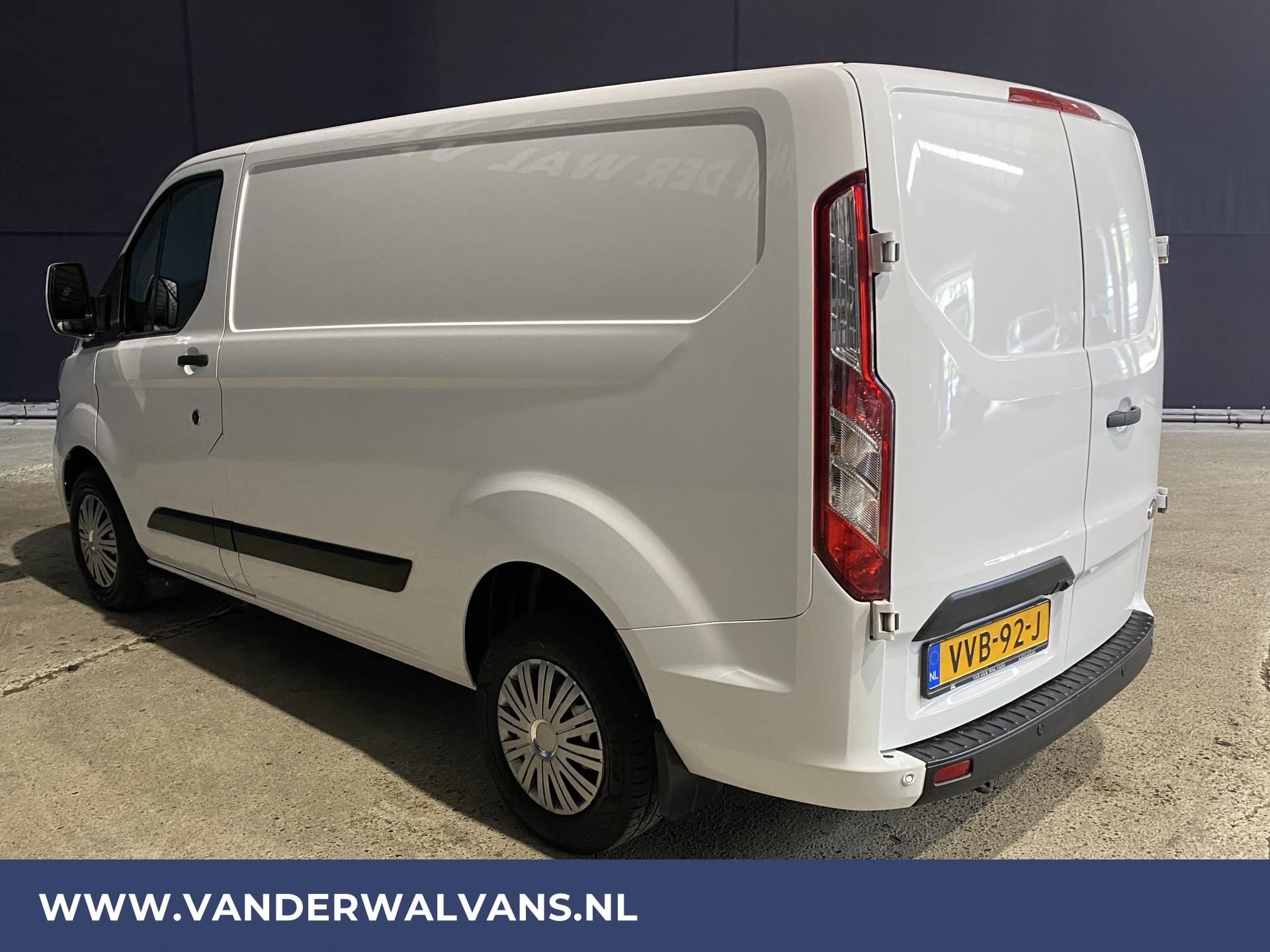 Foto 3 van Ford Transit Custom 2.0 TDCI 131pk L1H1 Euro6 Airco | Cruise | LED | Camera | 2500kg trekvermogen |