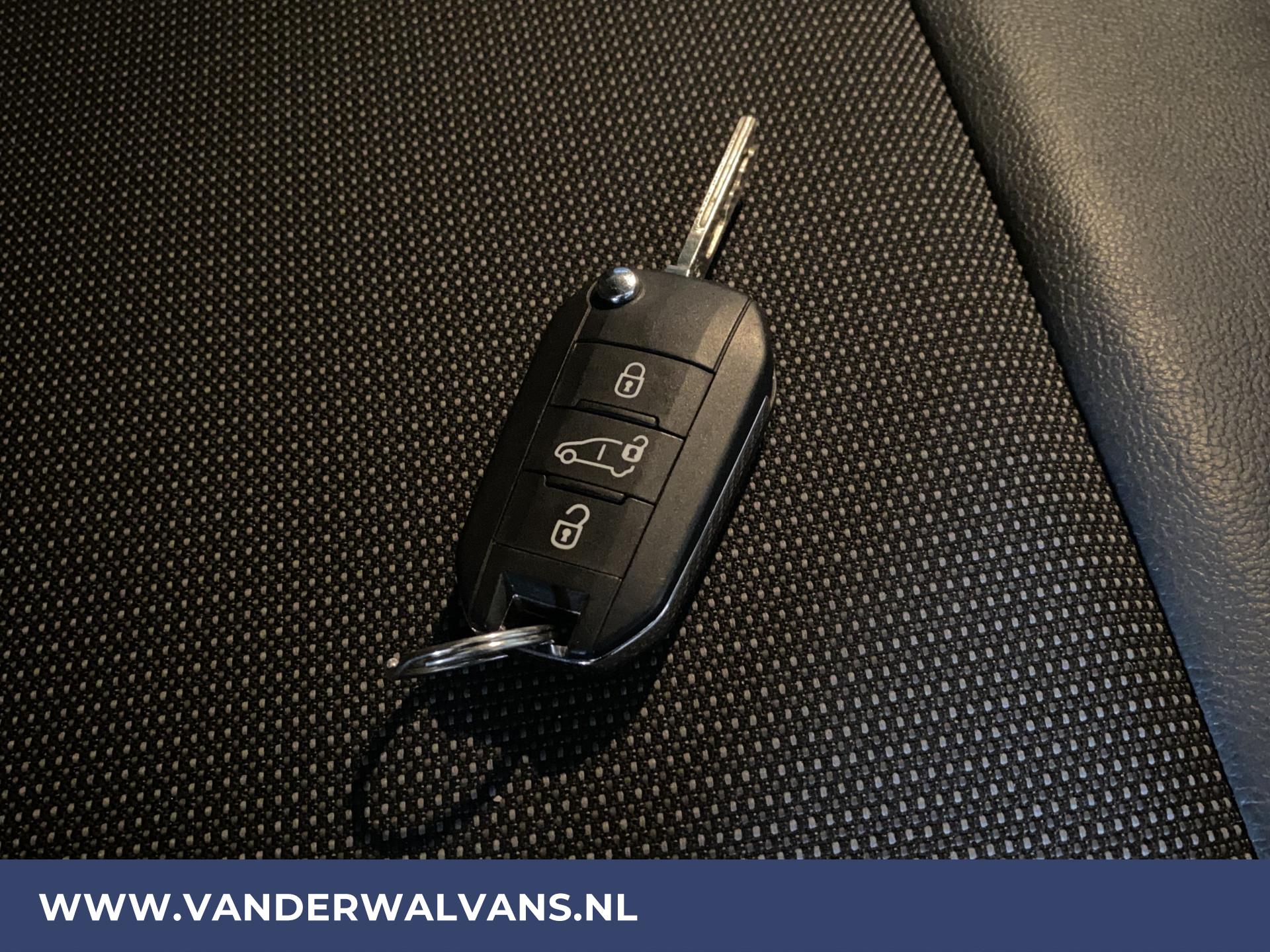 Foto 16 van Opel Vivaro 1.5 CDTI L2H1 Euro6 Airco | Cruisecontrol | 3-zits
