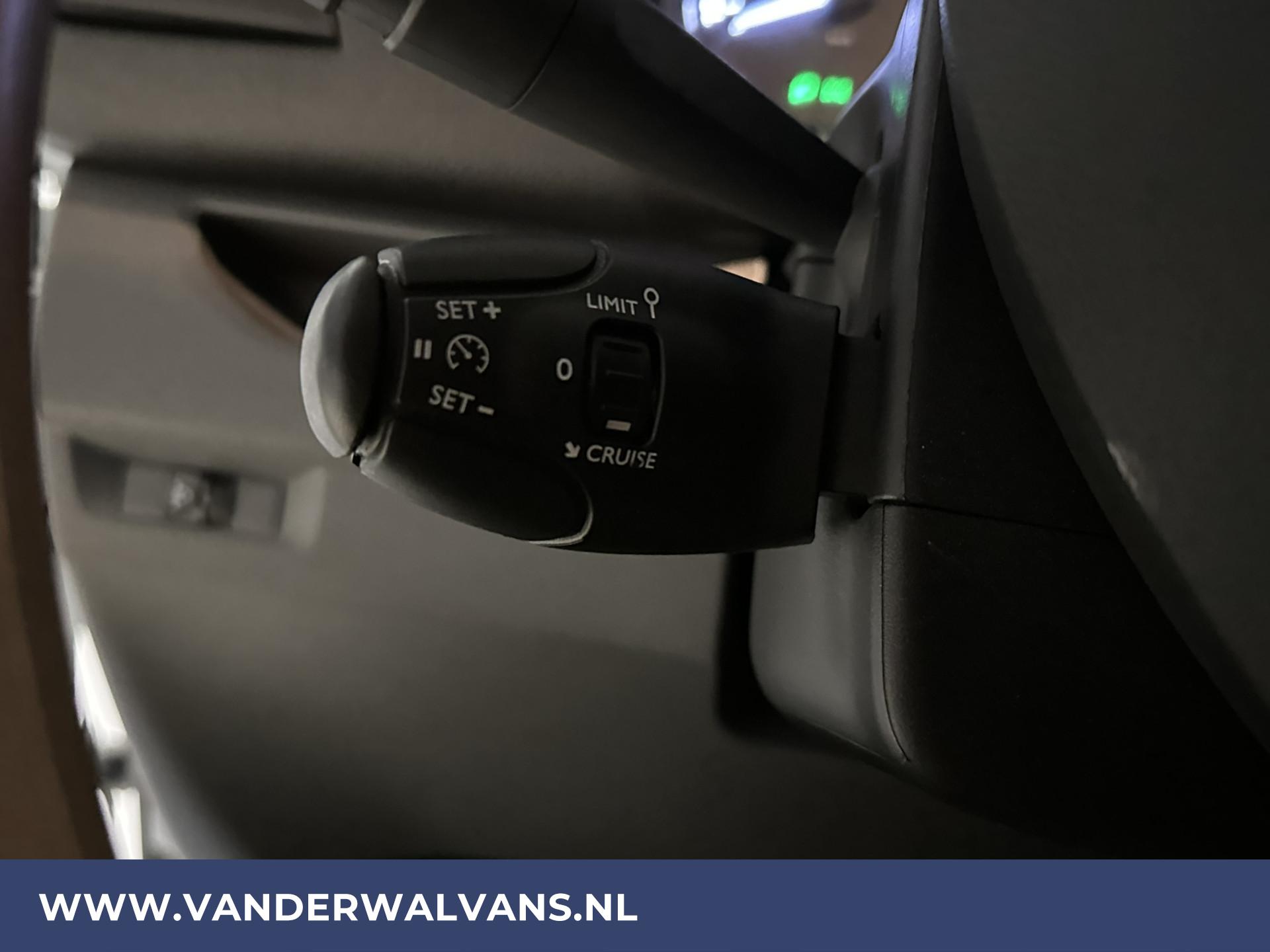 Foto 5 van Opel Vivaro 1.5 CDTI L2H1 Euro6 Airco | Cruisecontrol | 3-zits