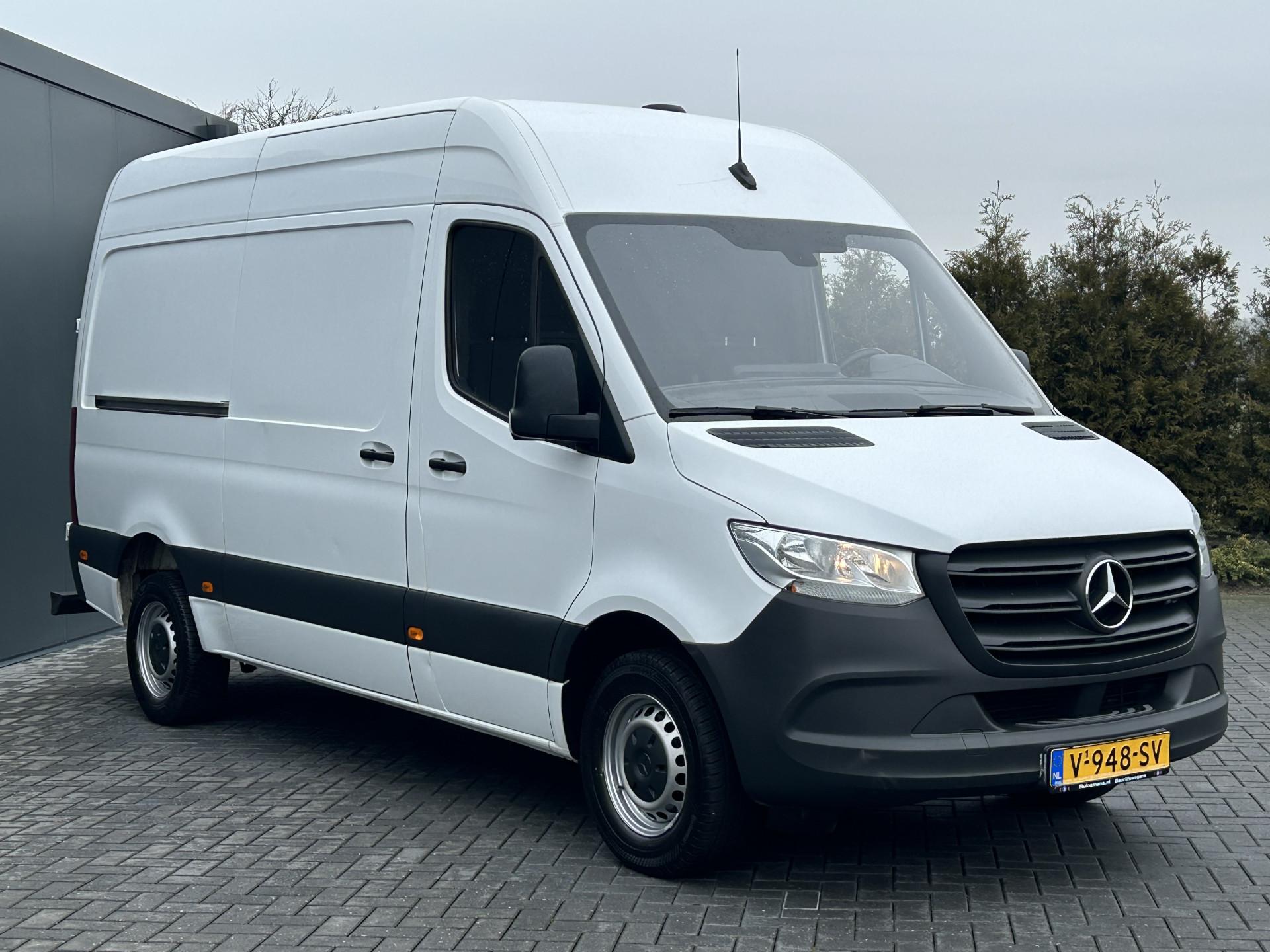 Foto 3 van Mercedes-Benz 314 CDI 143 PK / 3.5T / RWD / L2H2 / 1e EIGENAAR / 2.800 KG AHG / TREKHAAK