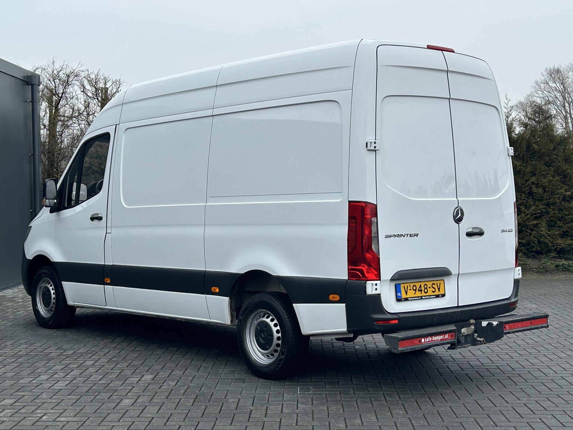 Foto 4 van Mercedes-Benz 314 CDI 143 PK / 3.5T / RWD / L2H2 / 1e EIGENAAR / 2.800 KG AHG / TREKHAAK