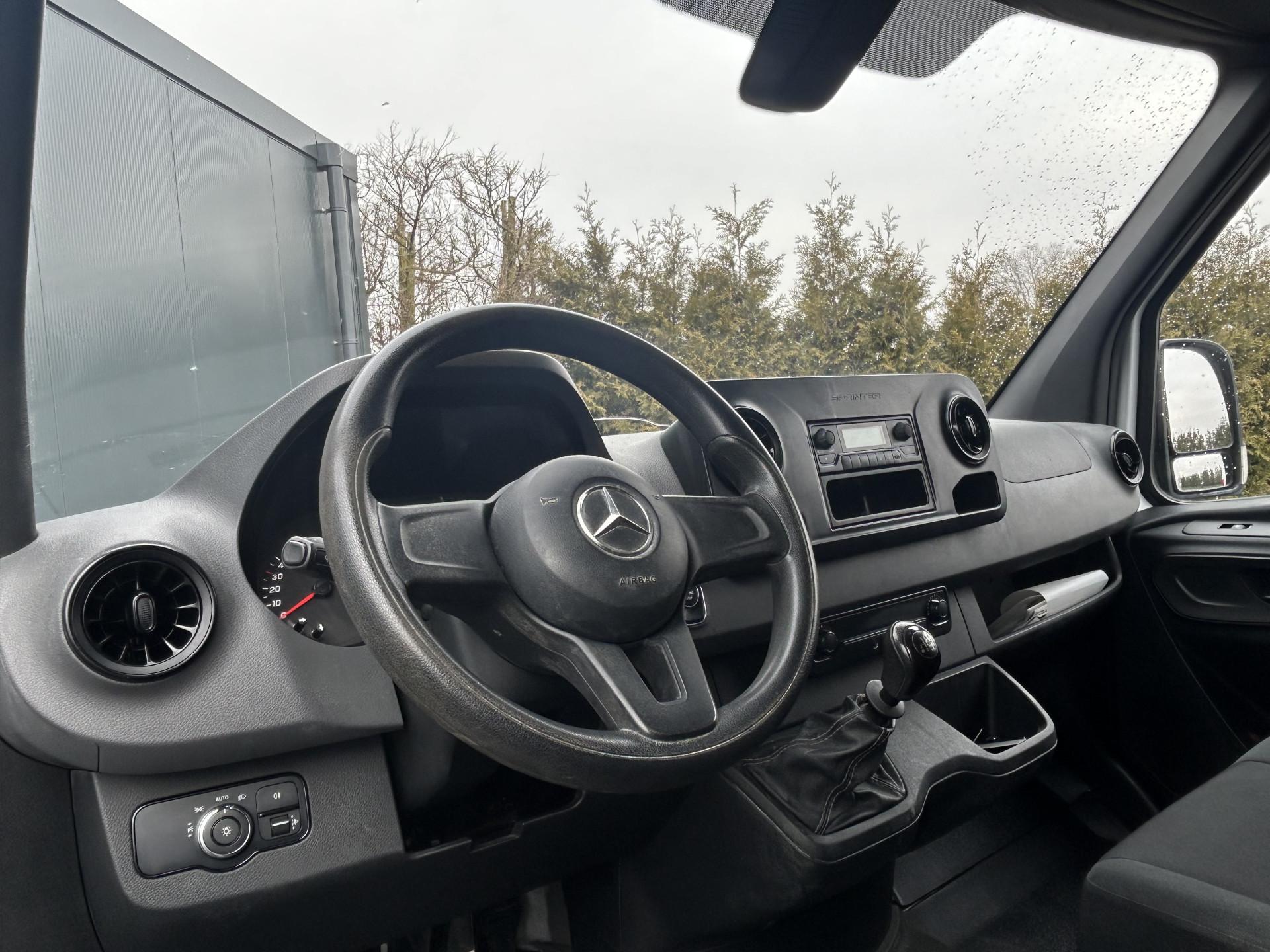 Foto 5 van Mercedes-Benz 314 CDI 143 PK / 3.5T / RWD / L2H2 / 1e EIGENAAR / 2.800 KG AHG / TREKHAAK
