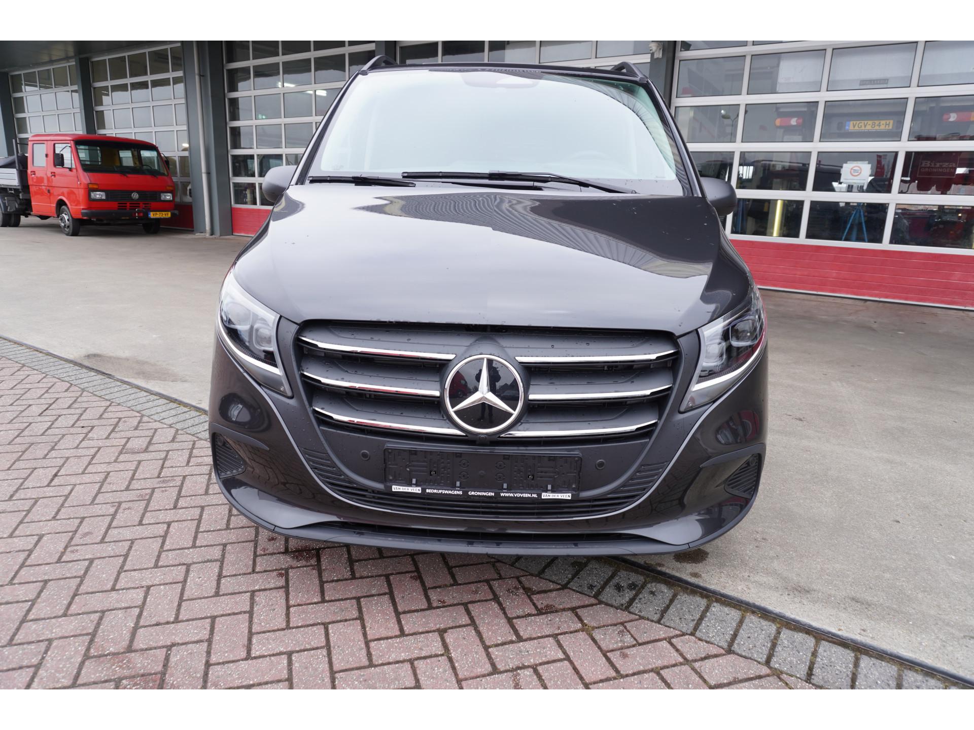 Foto 11 van Mercedes-Benz 119 CDI 191 PK L3 Select Automaat 4X4
