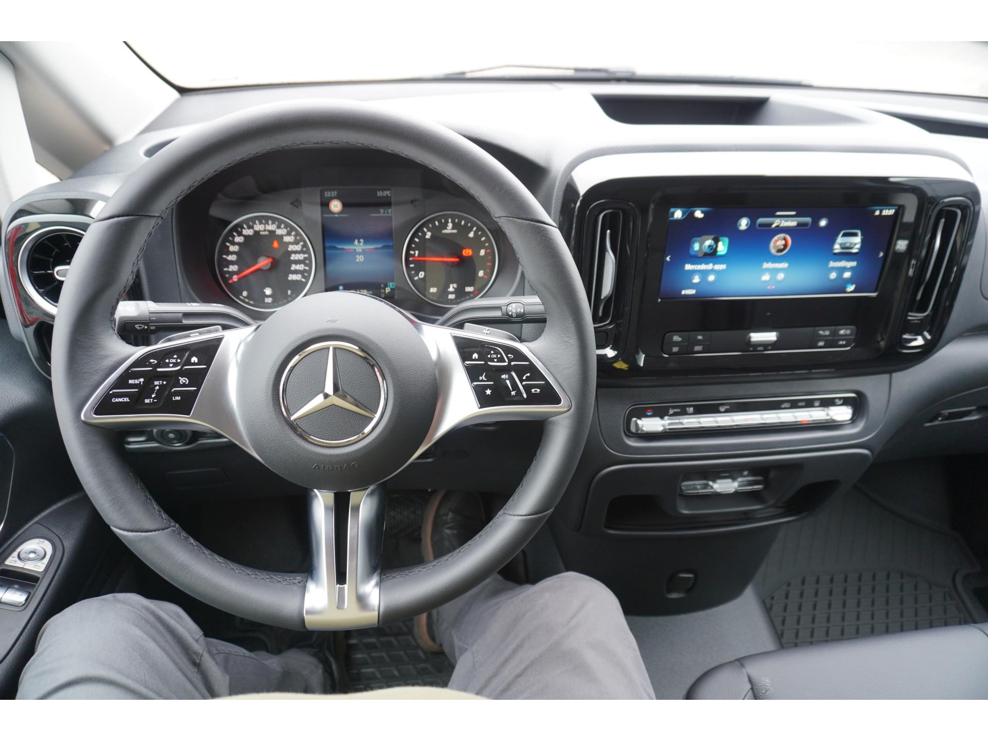 Foto 26 van Mercedes-Benz 119 CDI 191 PK L3 Select Automaat 4X4