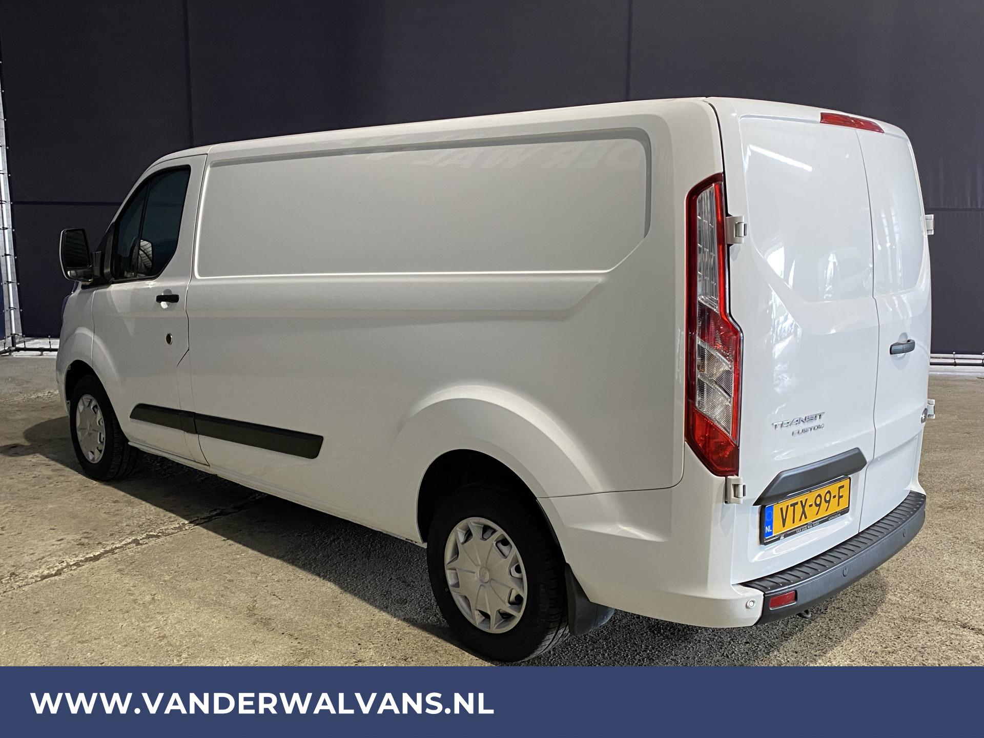 Foto 2 van Ford Transit Custom 2.0TDCI L2H1 Euro6 Airco | Cruise | LED | 2800kg trekvermogen