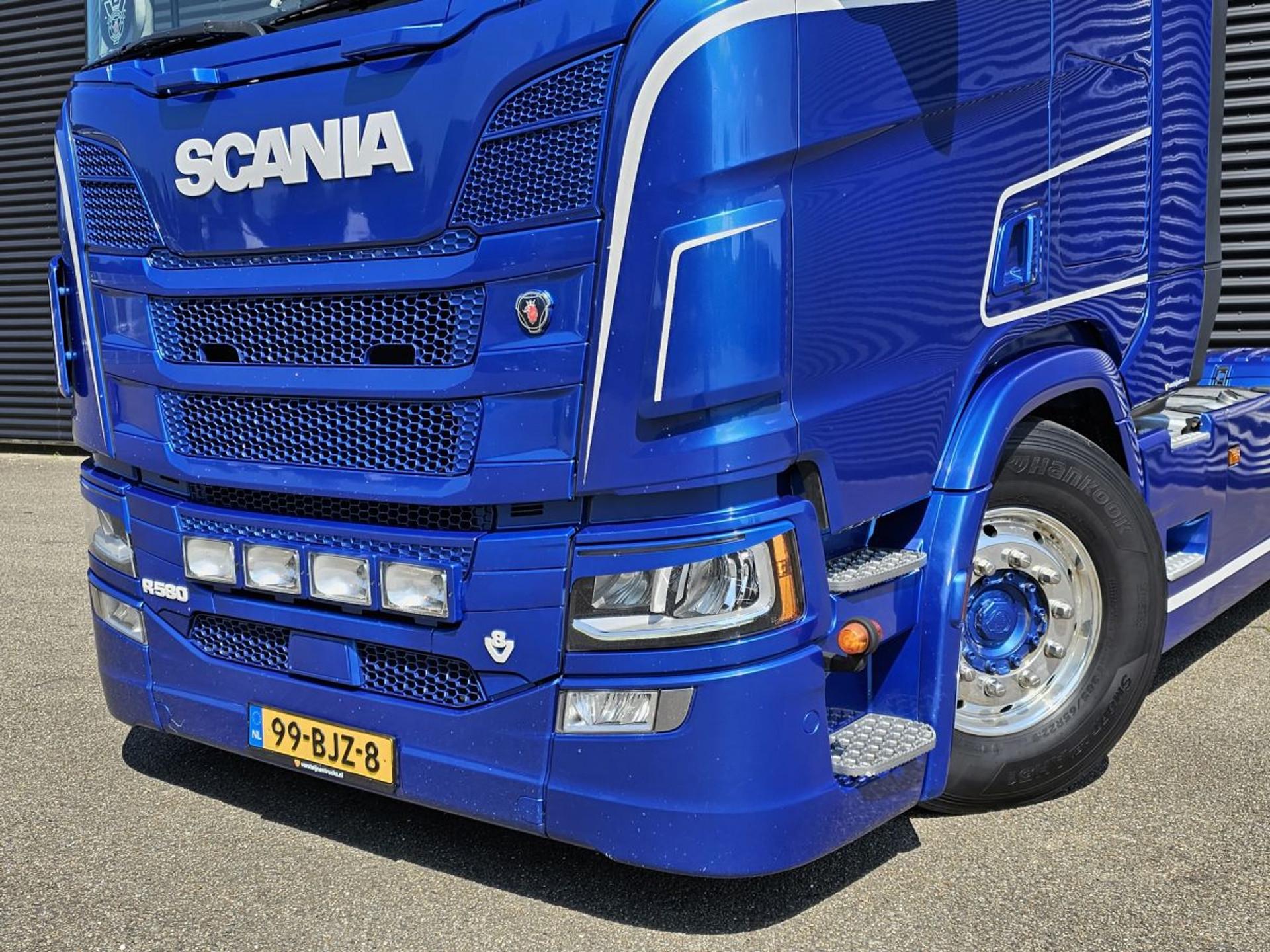 Foto 2 van Scania R580 V8 / MANUAL / RETARDER / HYDRAULIC / SPECIAL INTERIOR