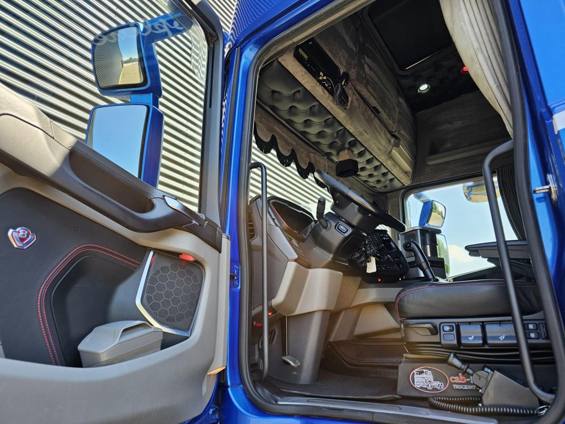 Foto 9 van Scania R580 V8 / MANUAL / RETARDER / HYDRAULIC / SPECIAL INTERIOR