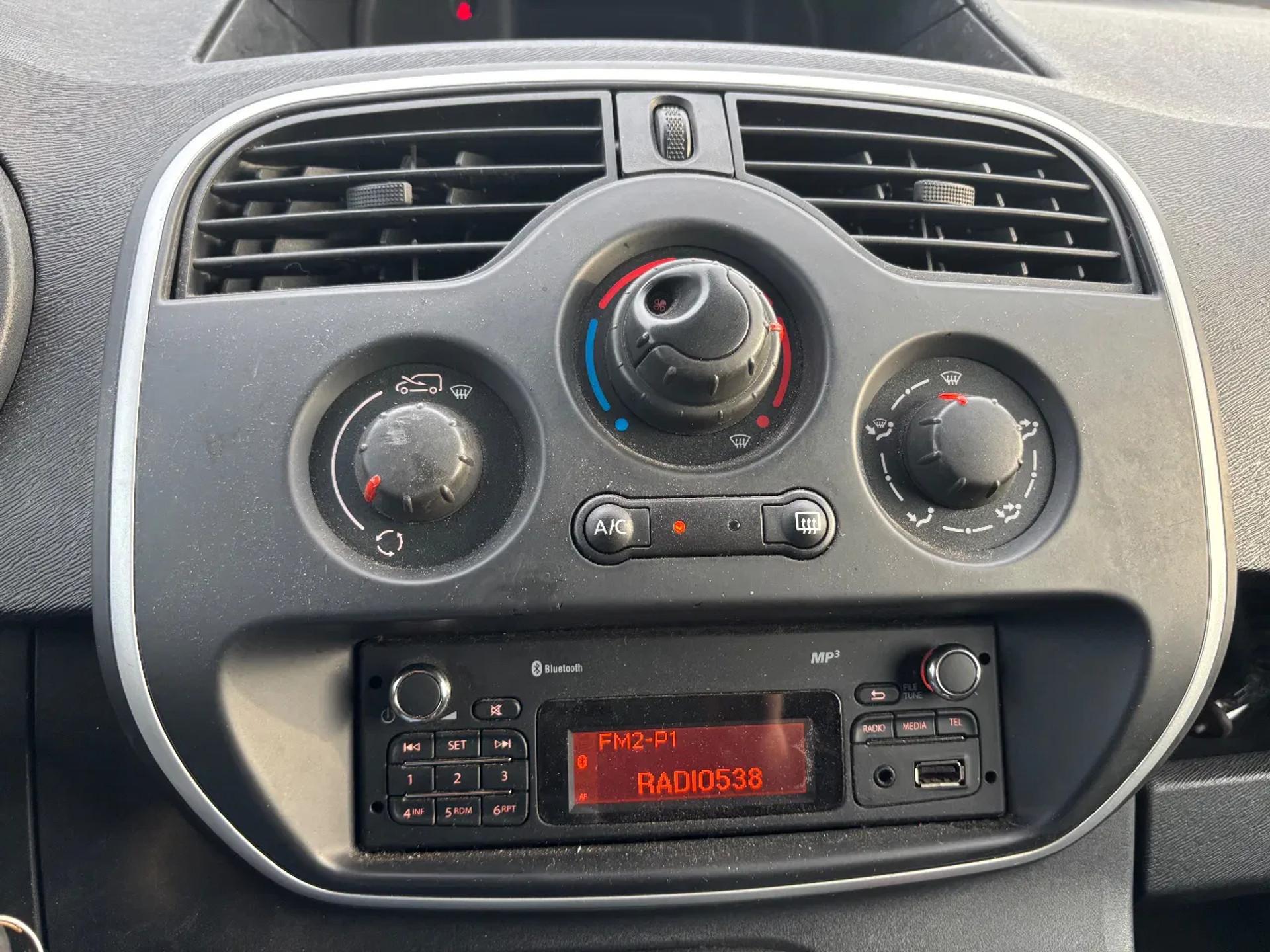 Foto 10 van Renault 1.5DCI L1H1 Airco Cruisecontrol Trekhaak EURO 6