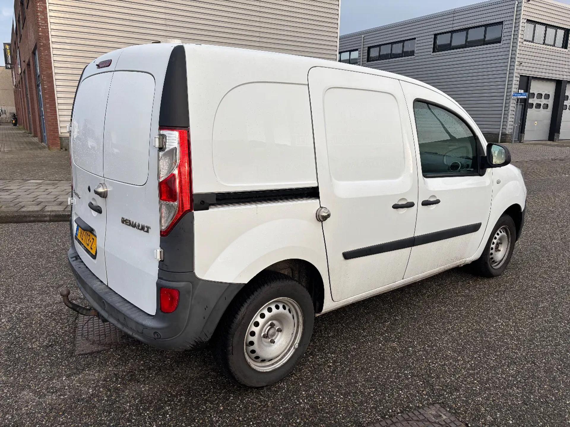 Foto 4 van Renault 1.5DCI L1H1 Airco Cruisecontrol Trekhaak EURO 6