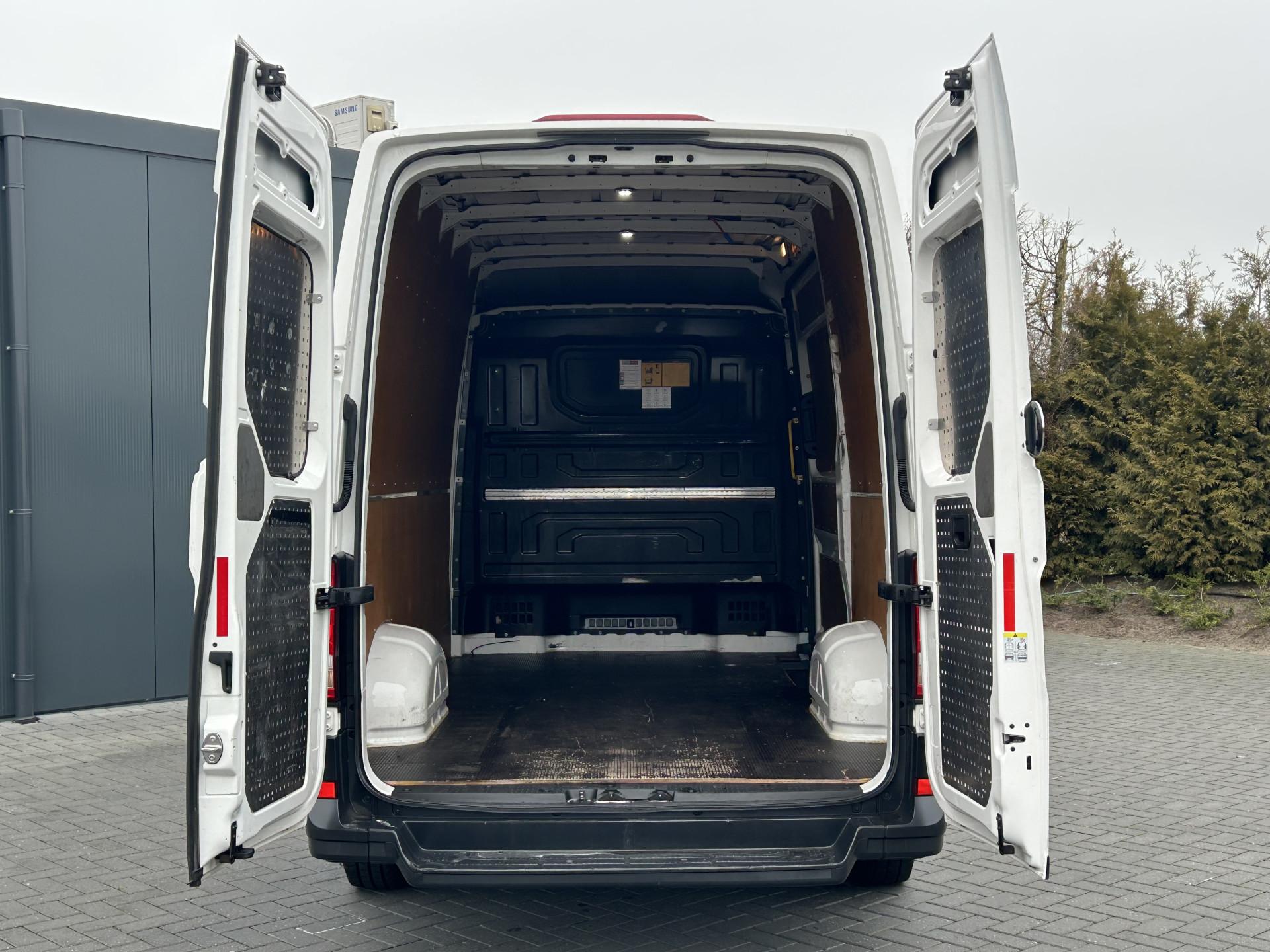 Foto 7 van Volkswagen 35 2.0 TDI 141 PK / L3H3 / 1e EIGENAAR / AIRCO / CRUISE CONTROL / 3.000 KG AHG / BIJRIJDERSBANK