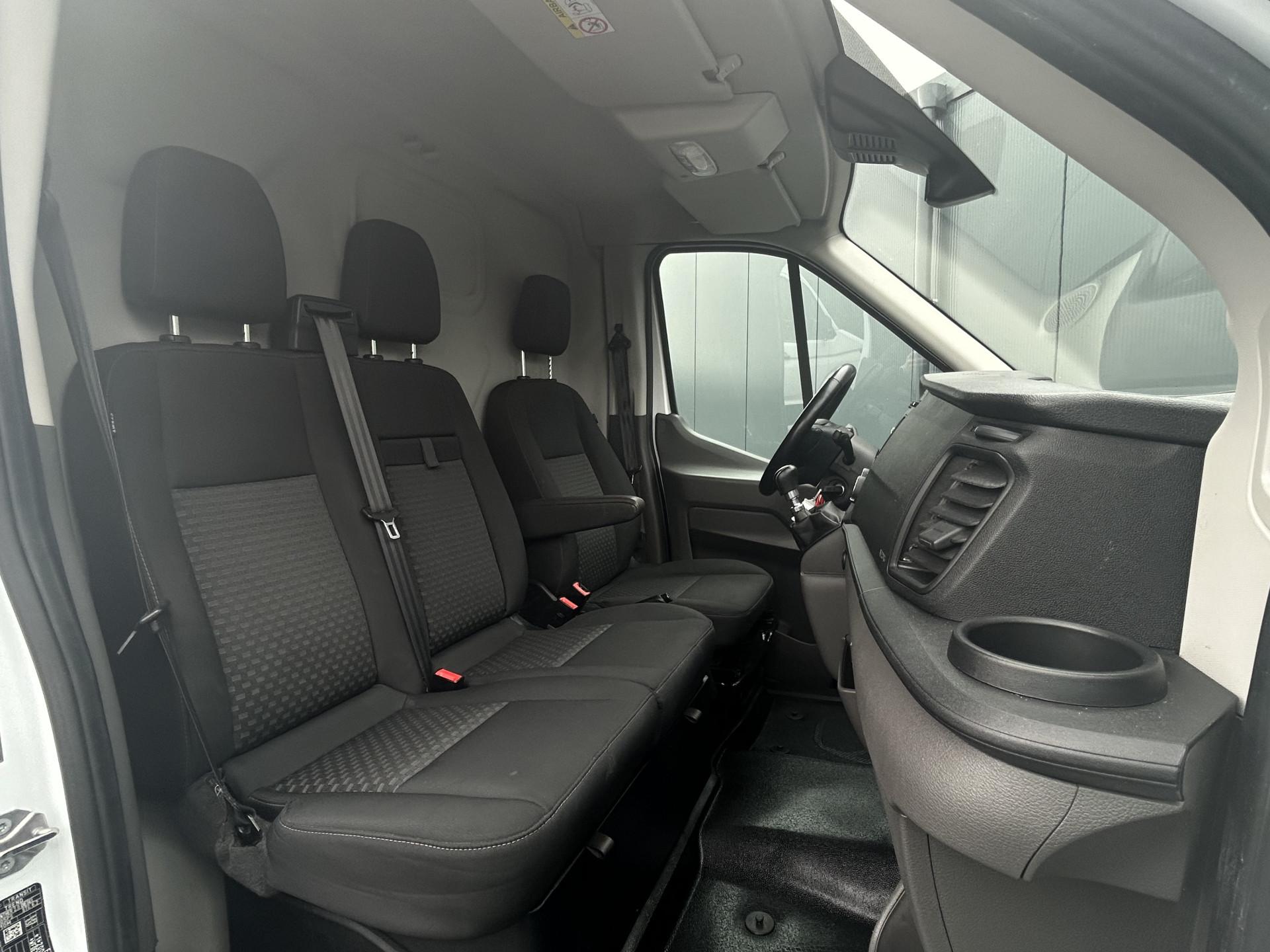 Foto 5 van Ford 2.0 TDCI / L2H2 / 1e EIGENAAR / IMPERIAAL / 2.5 TONS TREKHAAK / AIRCO / CRUISE / 3-ZITS