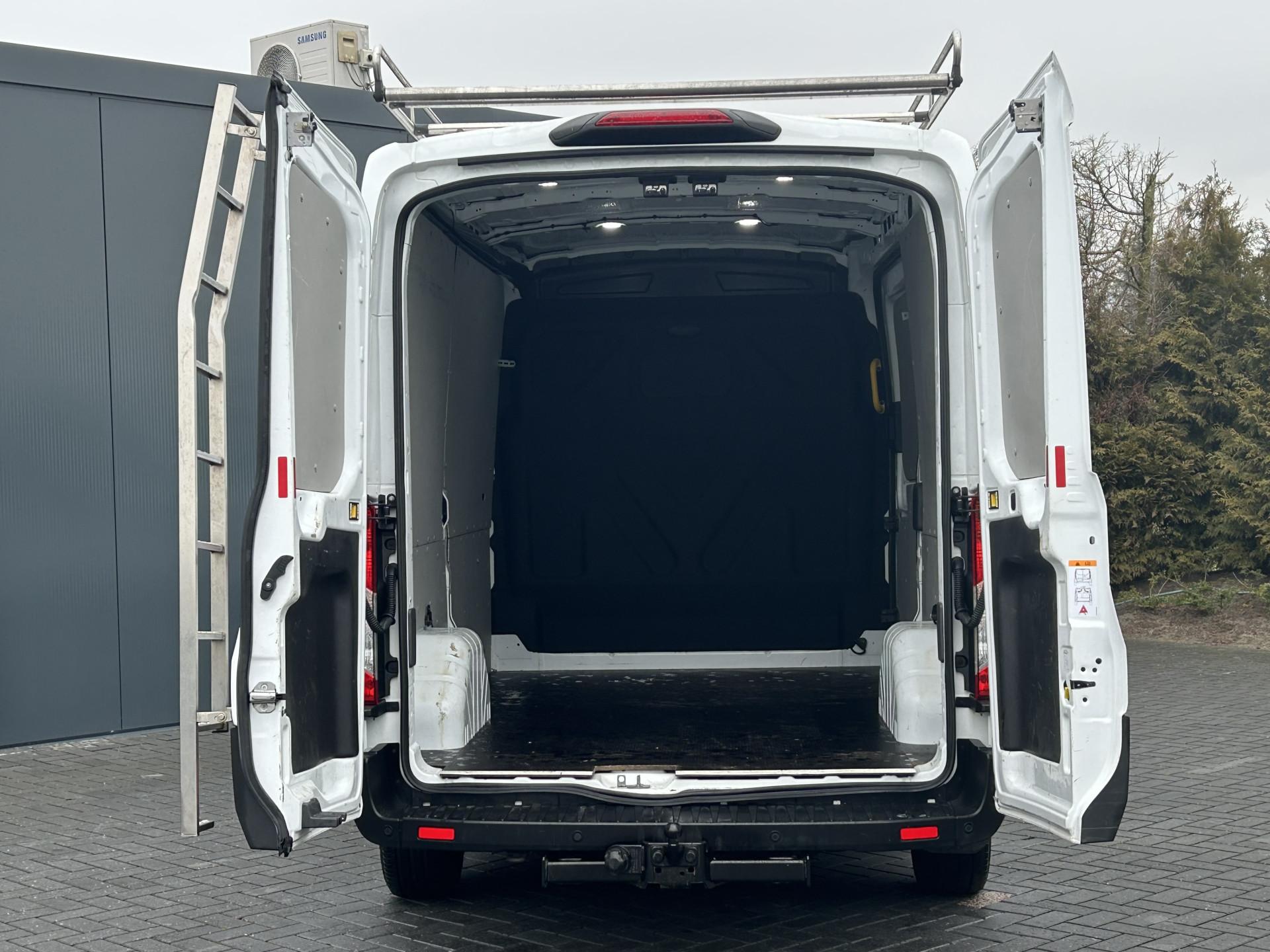 Foto 7 van Ford 2.0 TDCI / L2H2 / 1e EIGENAAR / IMPERIAAL / 2.5 TONS TREKHAAK / AIRCO / CRUISE / 3-ZITS