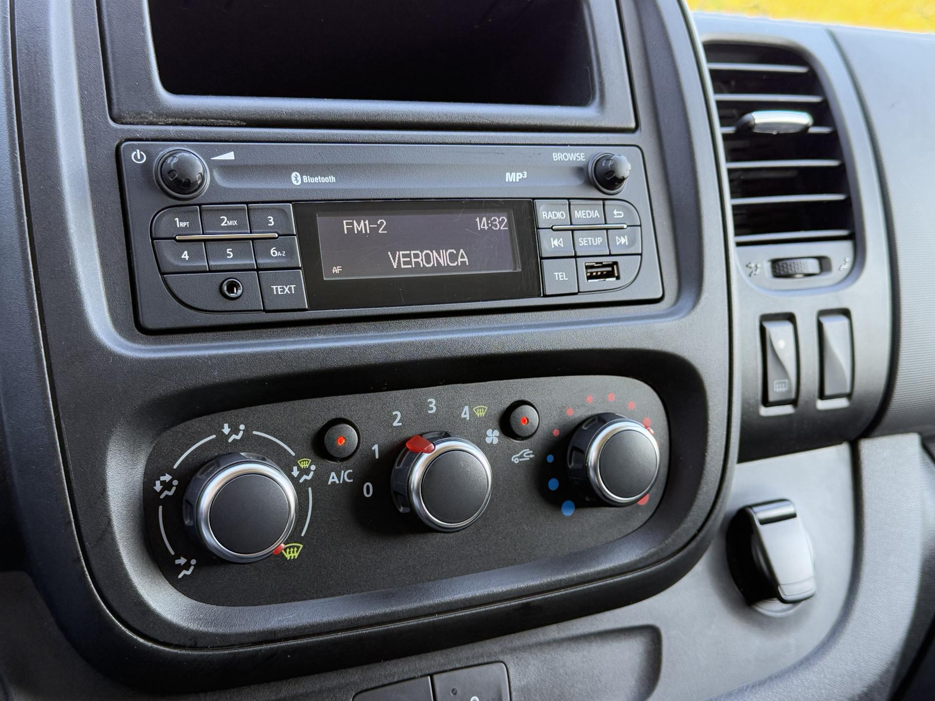 Foto 12 van Renault 2.0 dCi 120 PK / L1H1 / 1e EIG. / 2x SCHUIFDEUR / TREKHAAK / AIRCO / CRUISE