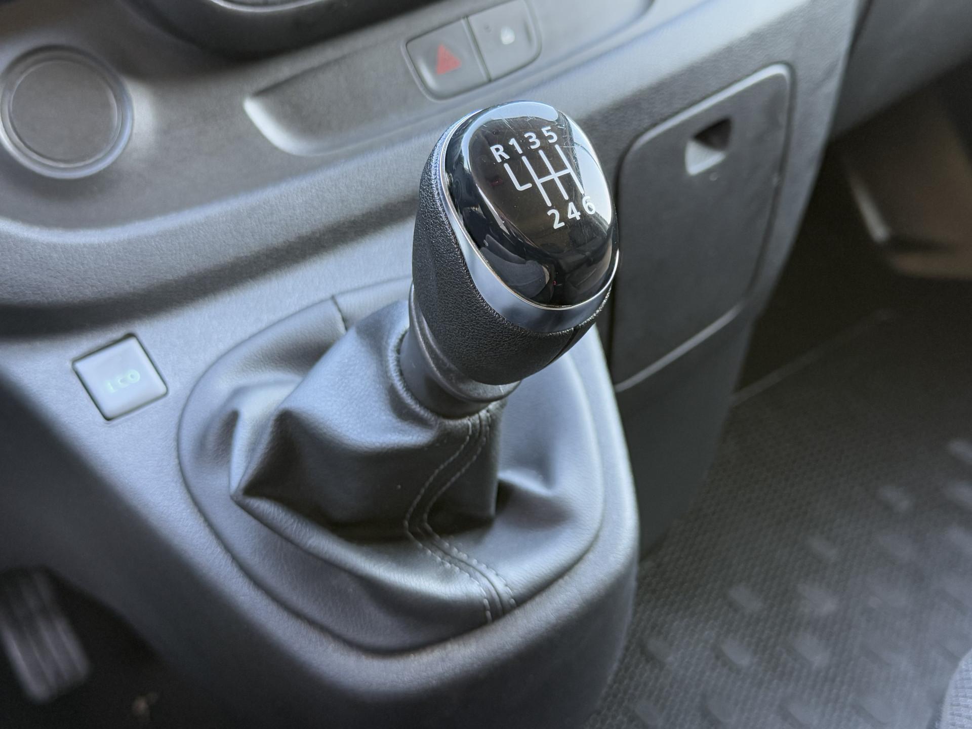 Foto 13 van Renault 2.0 dCi 120 PK / L1H1 / 1e EIG. / 2x SCHUIFDEUR / TREKHAAK / AIRCO / CRUISE