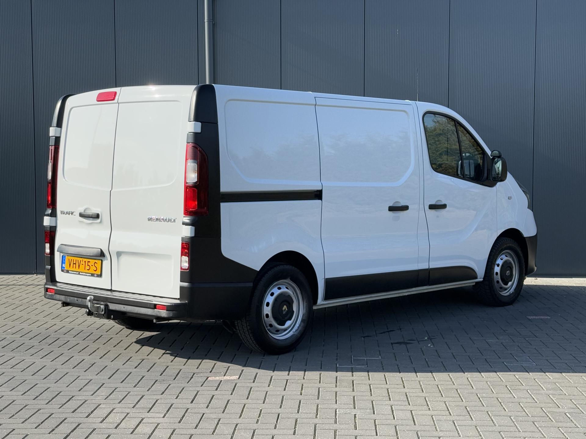 Foto 4 van Renault 2.0 dCi 120 PK / L1H1 / 1e EIG. / 2x SCHUIFDEUR / TREKHAAK / AIRCO / CRUISE