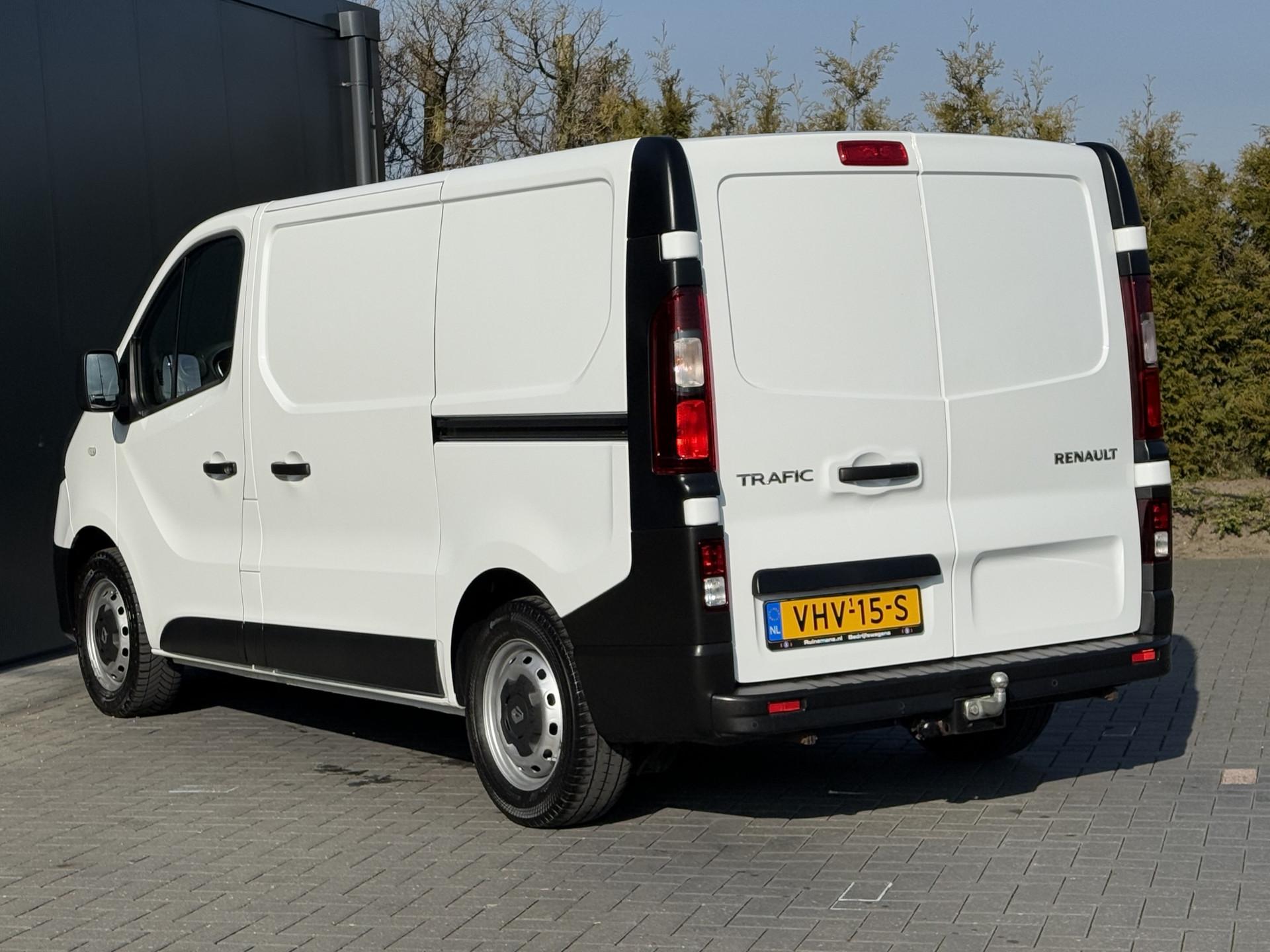 Foto 5 van Renault 2.0 dCi 120 PK / L1H1 / 1e EIG. / 2x SCHUIFDEUR / TREKHAAK / AIRCO / CRUISE