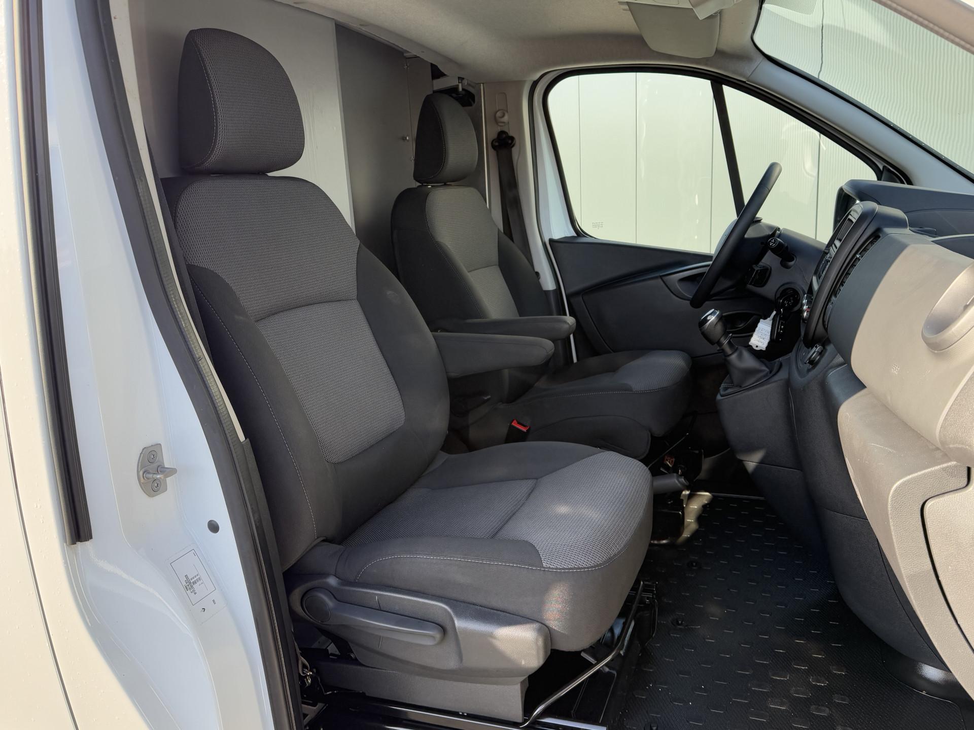 Foto 8 van Renault 2.0 dCi 120 PK / L1H1 / 1e EIG. / 2x SCHUIFDEUR / TREKHAAK / AIRCO / CRUISE