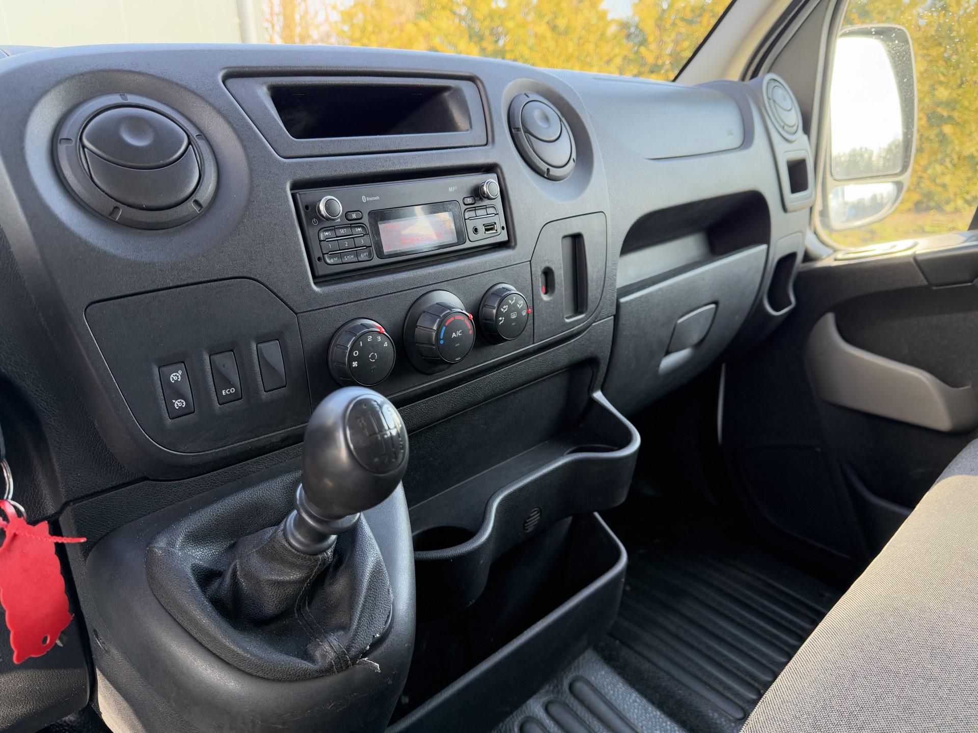 Foto 16 van Renault 2.3 dCi 131 pk E6 / PICK UP / L4 MAXI / 1e EIG. / HIAB KRAAN / AIRCO / CRUISE / 3-ZITS