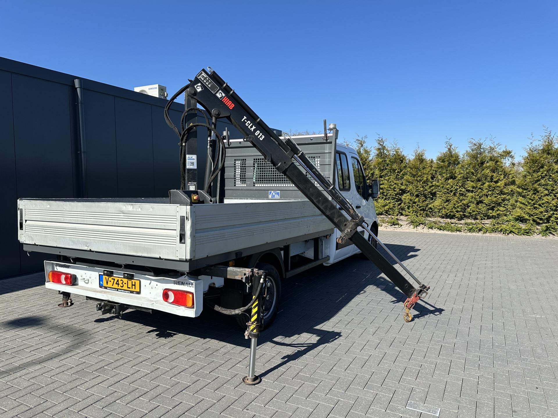 Foto 2 van Renault 2.3 dCi 131 pk E6 / PICK UP / L4 MAXI / 1e EIG. / HIAB KRAAN / AIRCO / CRUISE / 3-ZITS