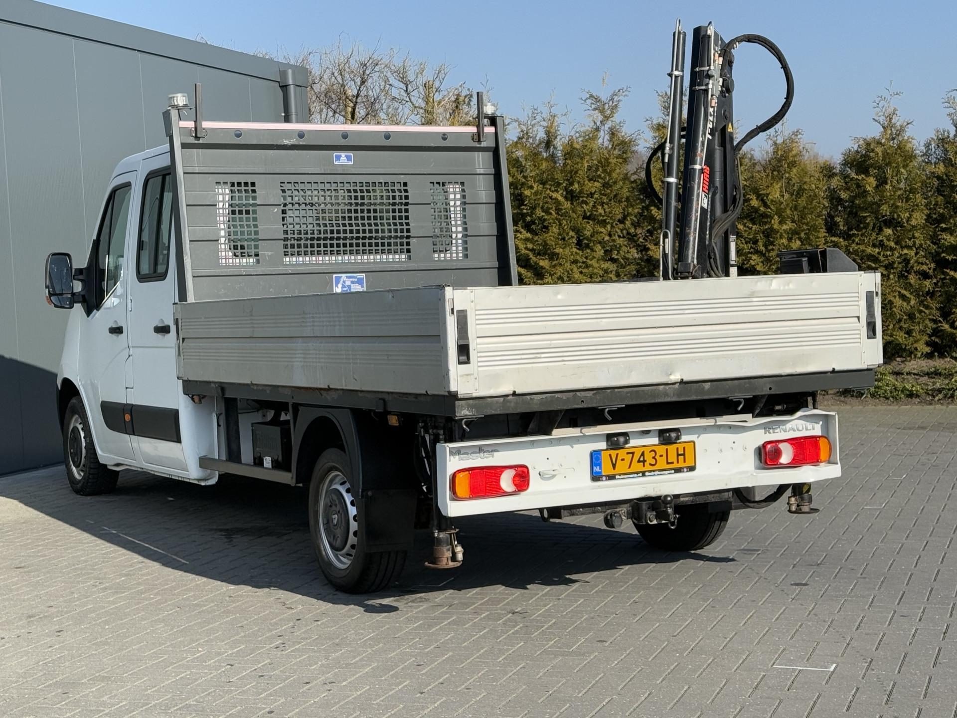 Foto 4 van Renault 2.3 dCi 131 pk E6 / PICK UP / L4 MAXI / 1e EIG. / HIAB KRAAN / AIRCO / CRUISE / 3-ZITS