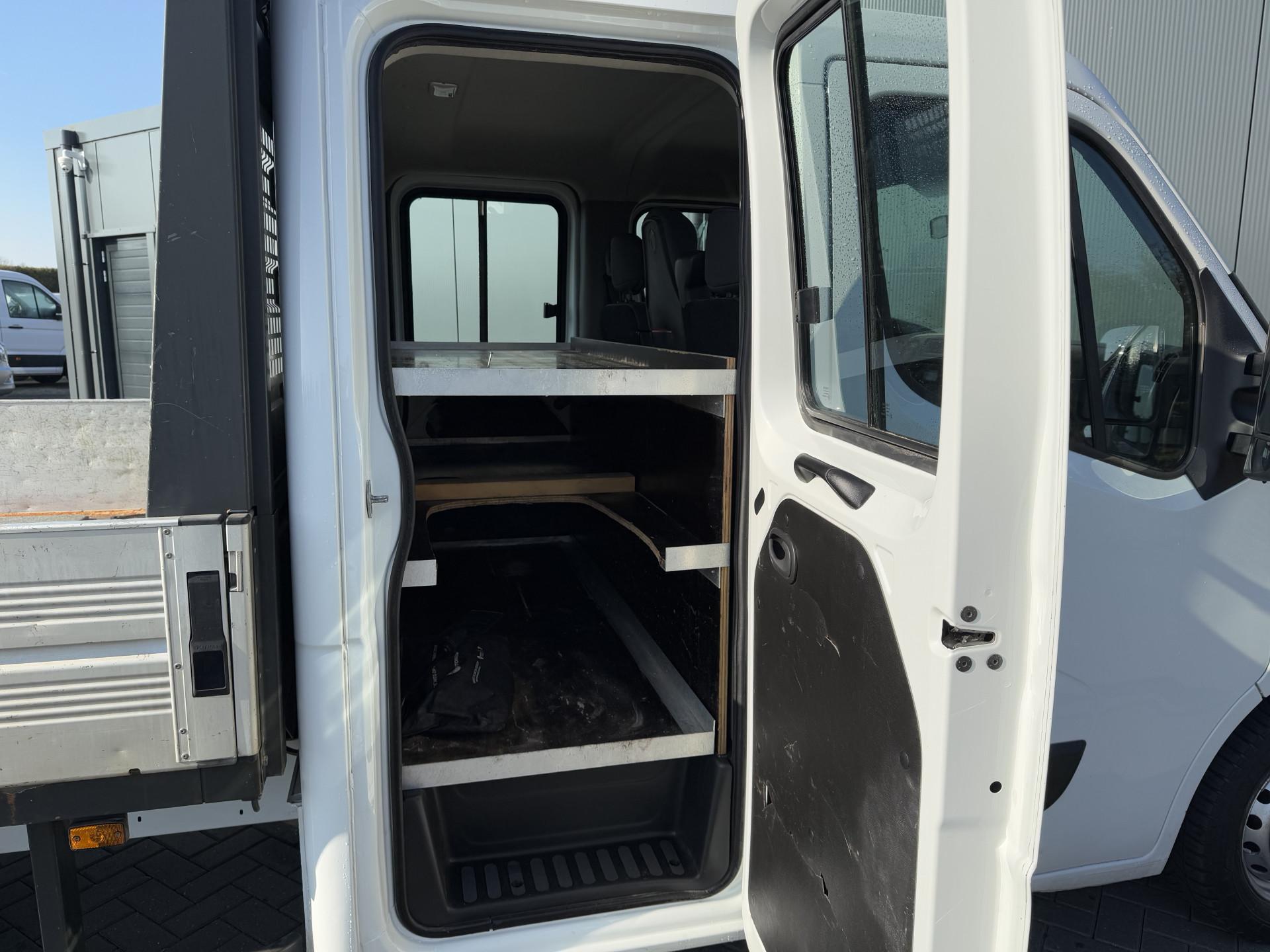 Foto 5 van Renault 2.3 dCi 131 pk E6 / PICK UP / L4 MAXI / 1e EIG. / HIAB KRAAN / AIRCO / CRUISE / 3-ZITS