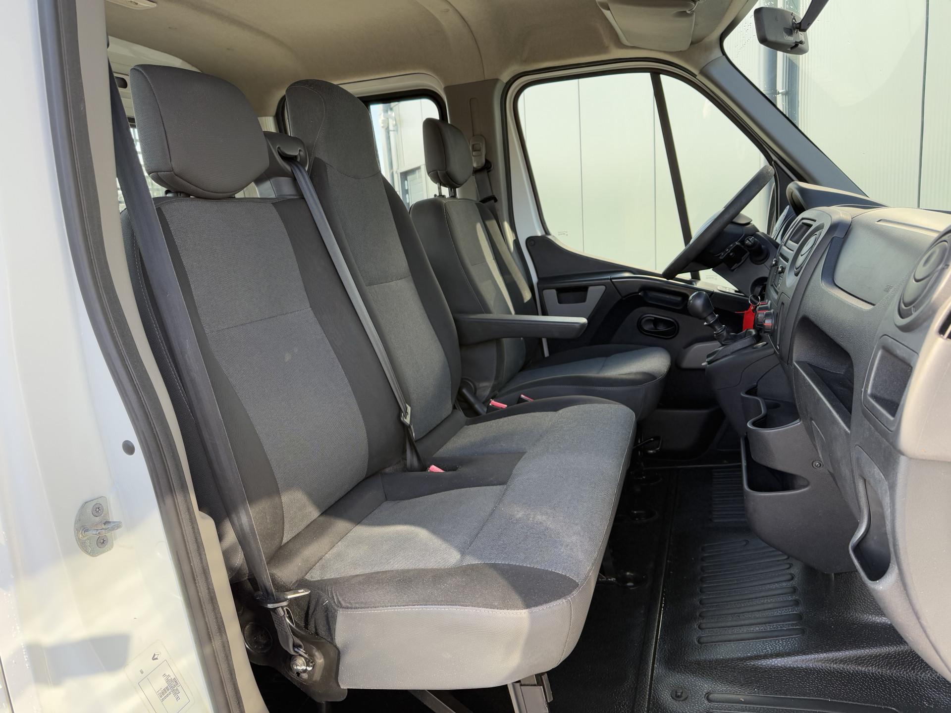 Foto 7 van Renault 2.3 dCi 131 pk E6 / PICK UP / L4 MAXI / 1e EIG. / HIAB KRAAN / AIRCO / CRUISE / 3-ZITS