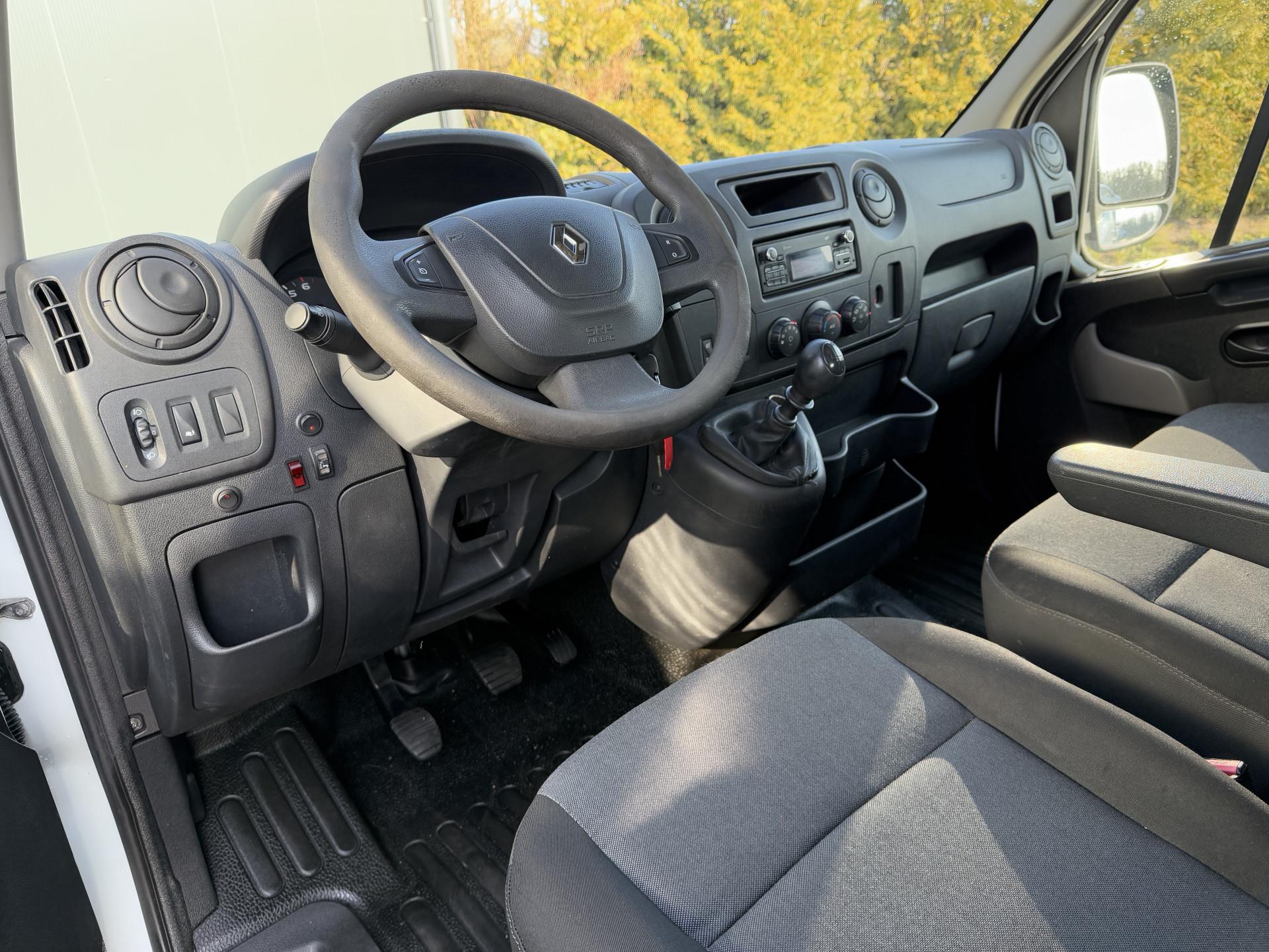 Foto 8 van Renault 2.3 dCi 131 pk E6 / PICK UP / L4 MAXI / 1e EIG. / HIAB KRAAN / AIRCO / CRUISE / 3-ZITS