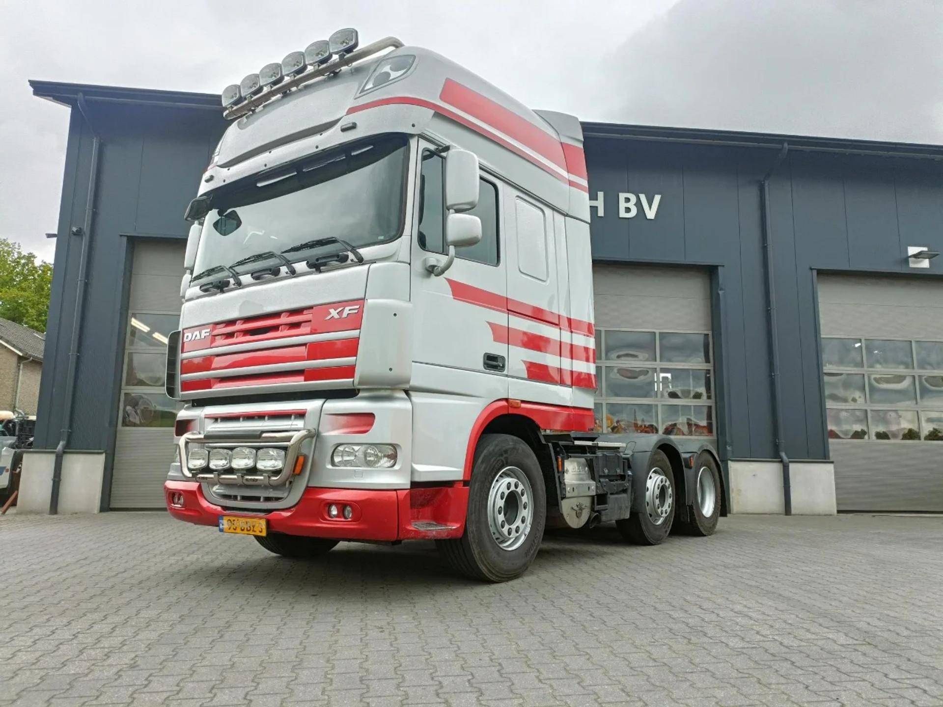 Foto 1 van DAF XF 105.460 6X2 TREKKER - 2013 - LOW MILEAGE - AUTOMATIK - RETARDER - SUPERSPACE