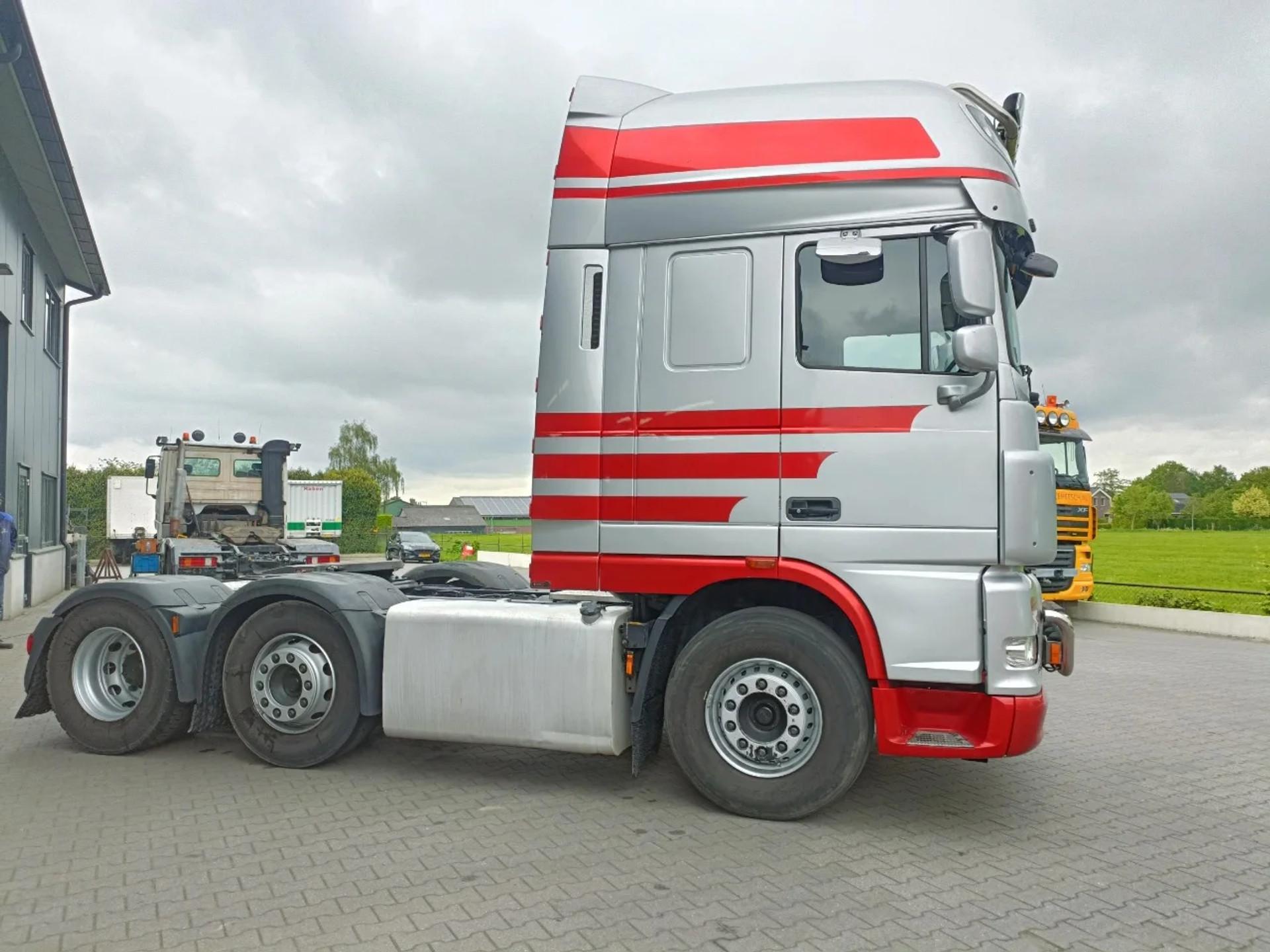 Foto 10 van DAF XF 105.460 6X2 TREKKER - 2013 - LOW MILEAGE - AUTOMATIK - RETARDER - SUPERSPACE