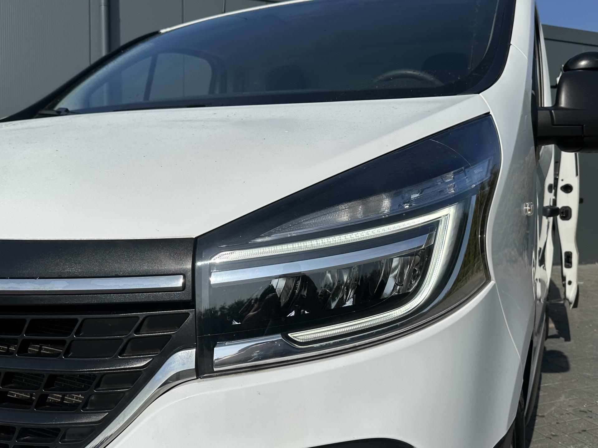 Foto 12 van Renault 2.0 dCi 120 PK / L1H1 / 1e EIG. / 2x SCHUIFDEUR / LED KOPLAMPEN / TREKHAAK / AIRCO / CRUISE