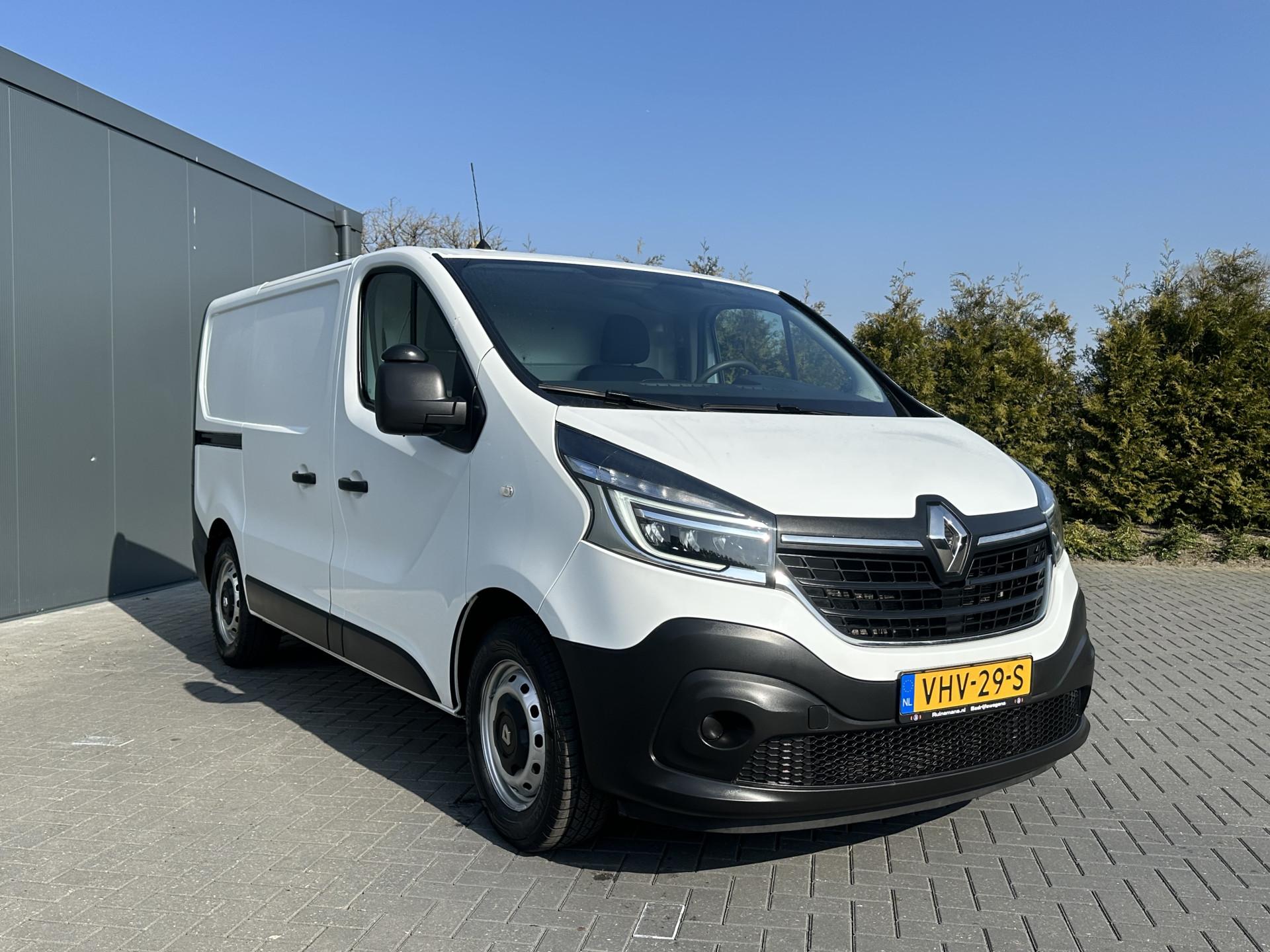 Foto 4 van Renault 2.0 dCi 120 PK / L1H1 / 1e EIG. / 2x SCHUIFDEUR / LED KOPLAMPEN / TREKHAAK / AIRCO / CRUISE