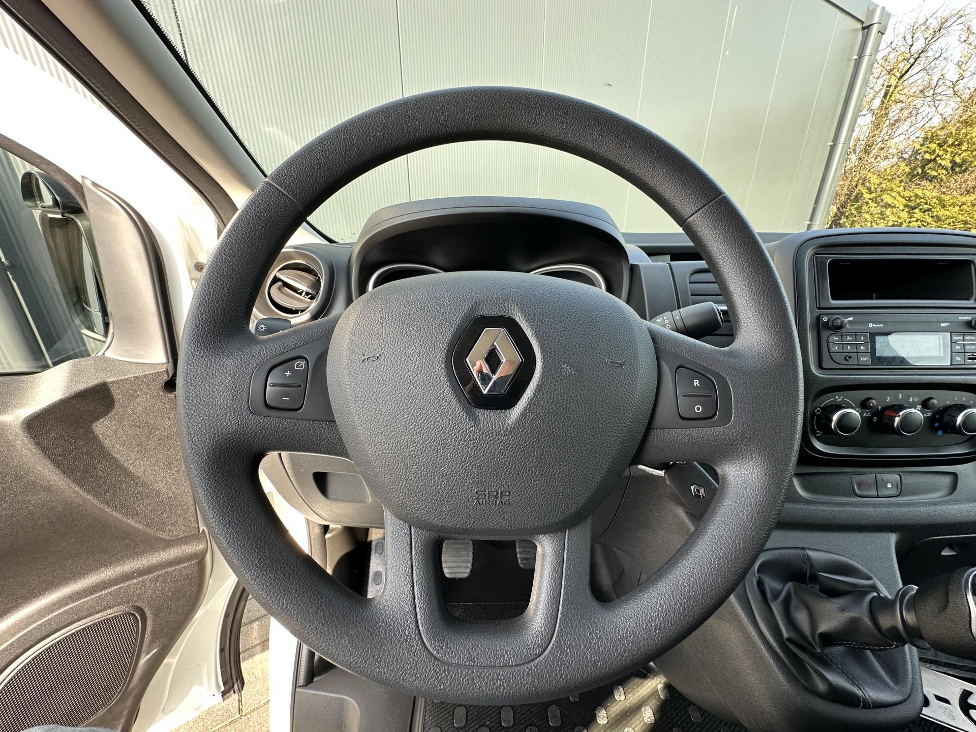 Foto 7 van Renault 2.0 dCi 120 PK / L1H1 / 1e EIG. / 2x SCHUIFDEUR / LED KOPLAMPEN / TREKHAAK / AIRCO / CRUISE