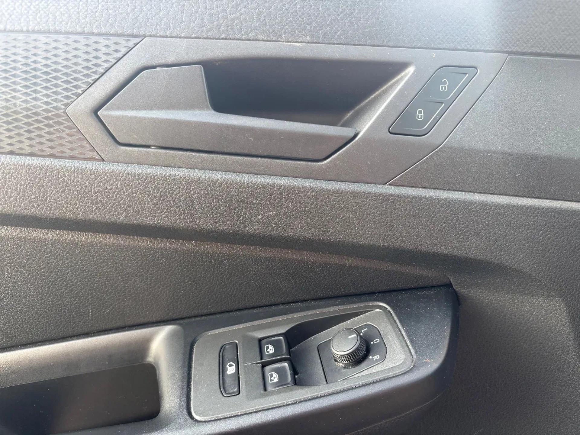 Foto 10 van Volkswagen 2.0TDI Cargo L1H1 Airco Cruisecontrol Applecarplay