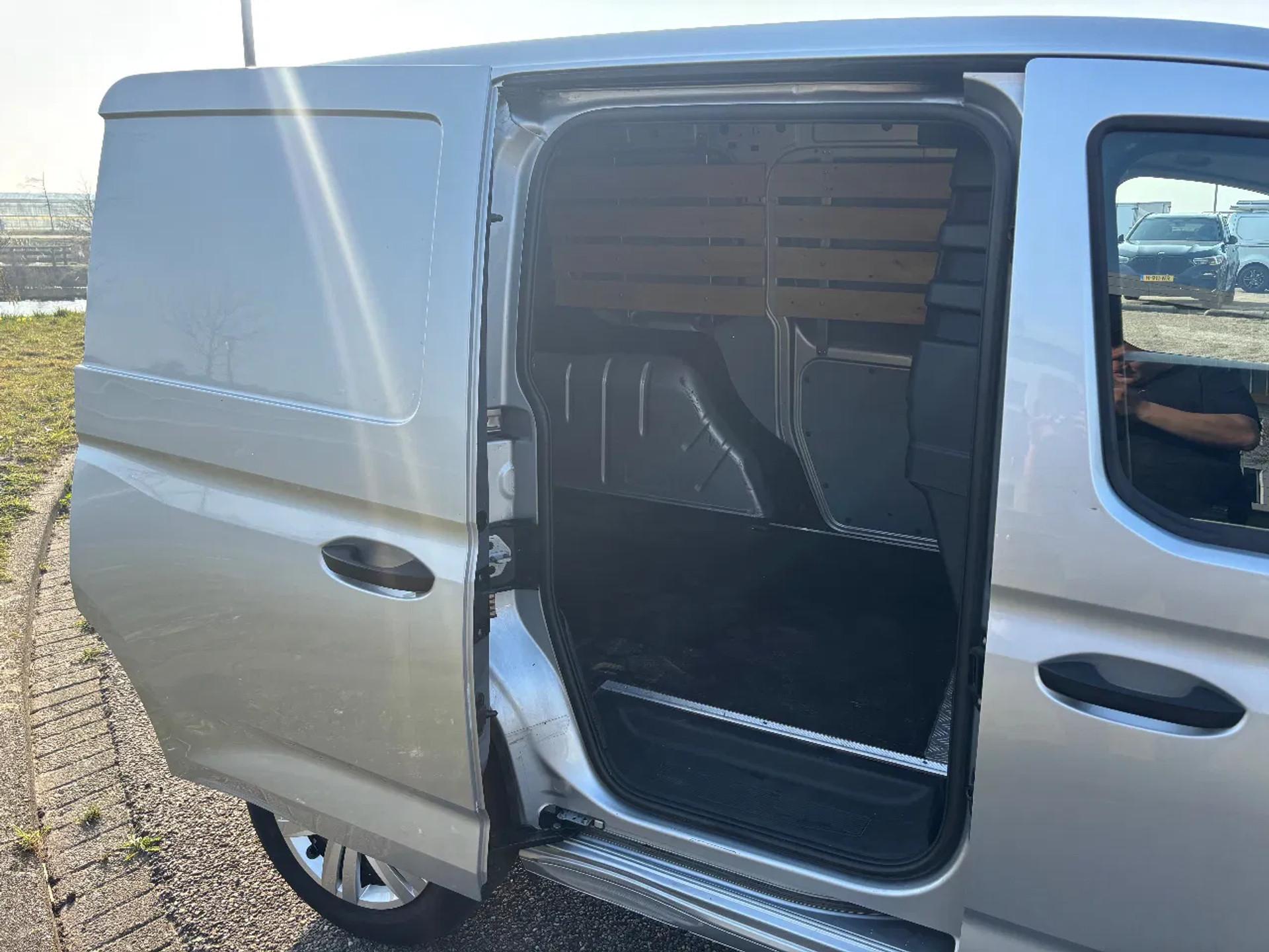 Foto 8 van Volkswagen 2.0TDI Cargo L1H1 Airco Cruisecontrol Applecarplay