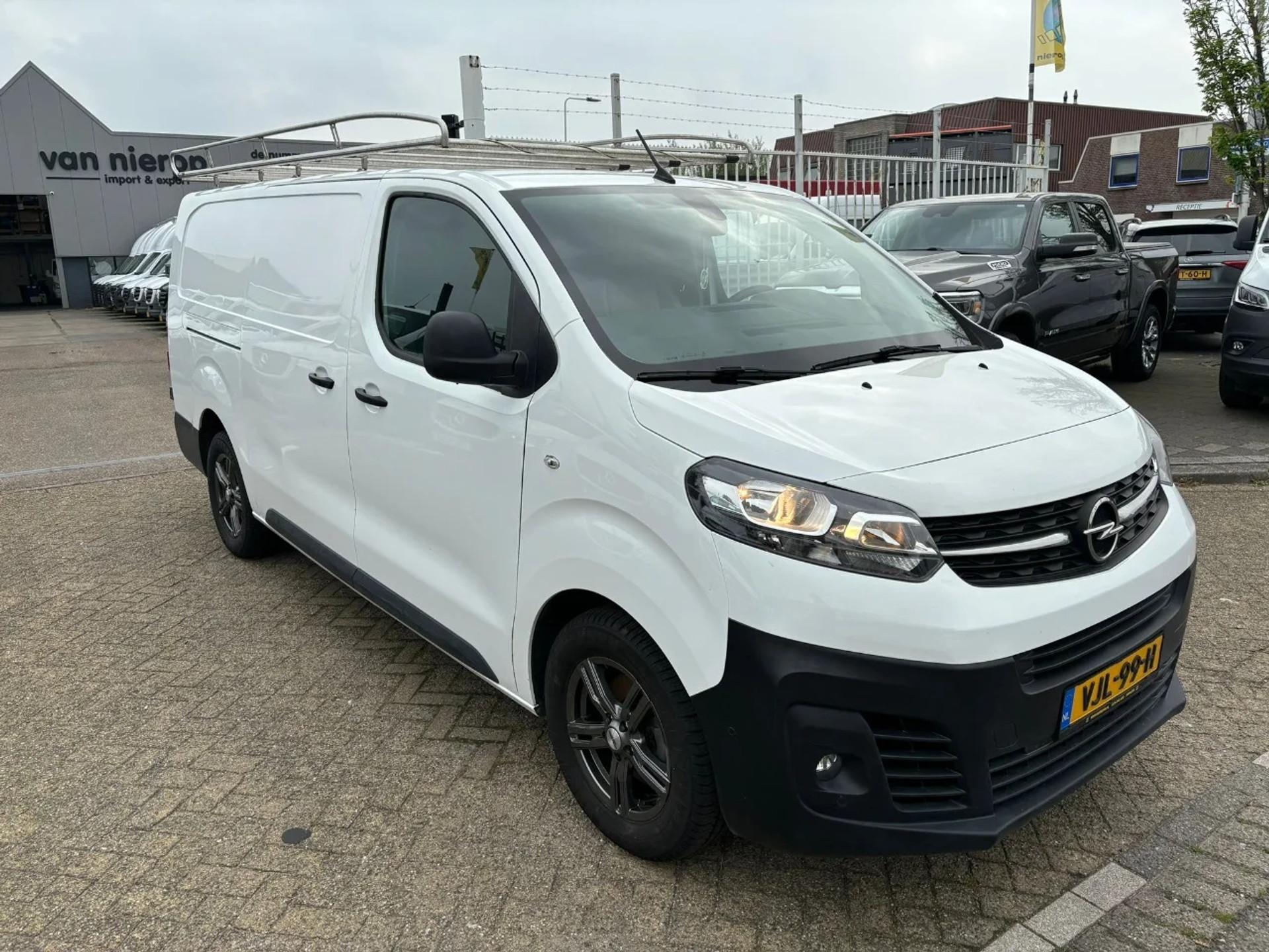 Foto 3 van Opel Vivaro 2.0CDTI L2H1 Airco Navi Cruisecontrol Trekhaak