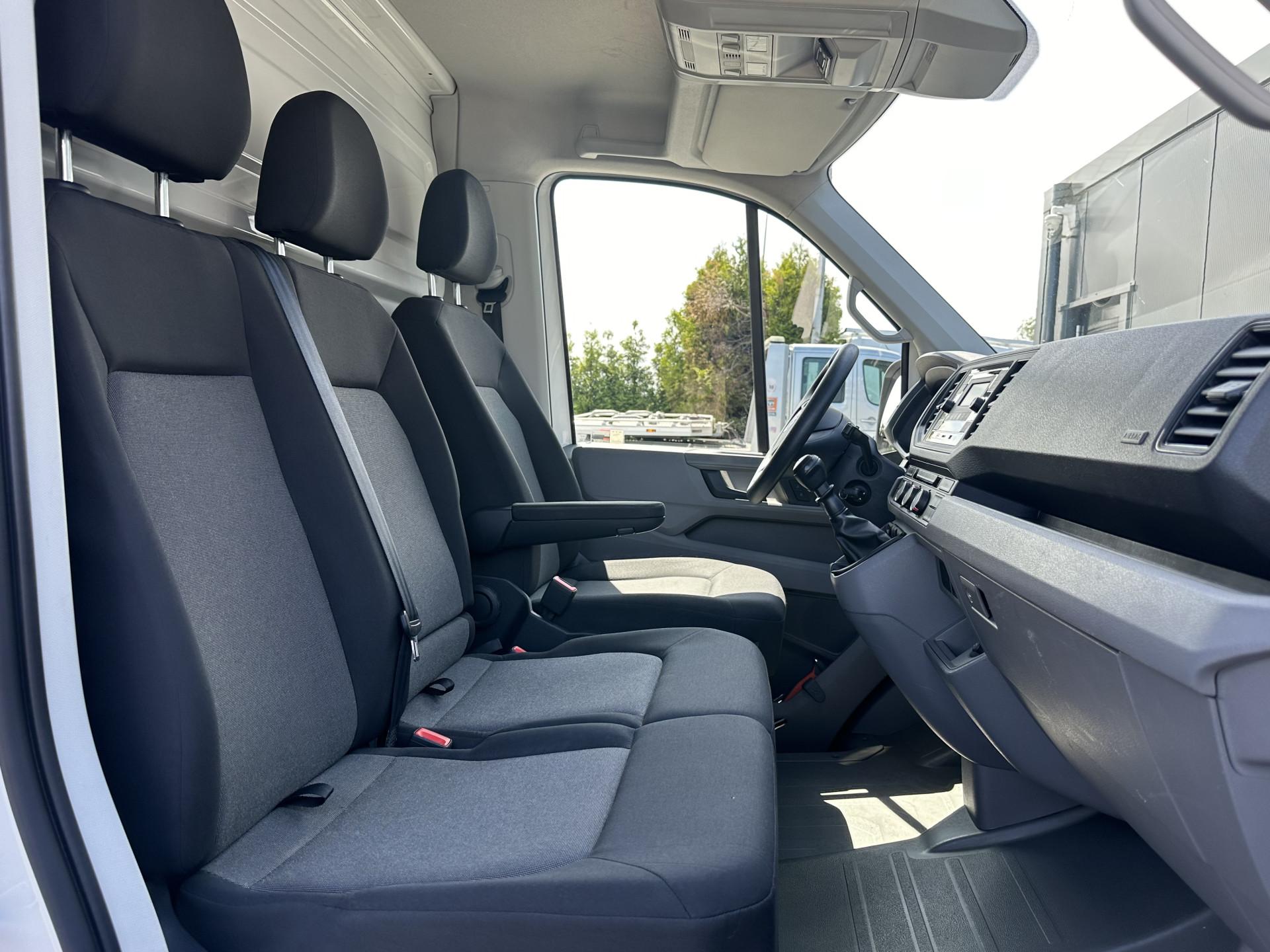 Foto 4 van Volkswagen 2.0 TDI 123 PK / RWD / HYDR. LAADKLEP / BAKWAGEN / AIRCO / CRUISE / MEUBELBAK