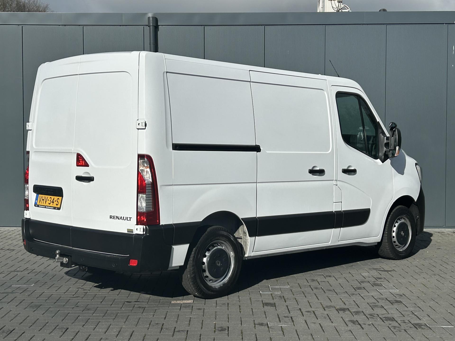 Foto 2 van Renault 2.3 dCi 136 PK / 2x SCHUIFDEUR / L1H1 / 1e. EIG. / 2.5 TONS TREKHAAK / AIRCO / CRUISE / 3-ZITS