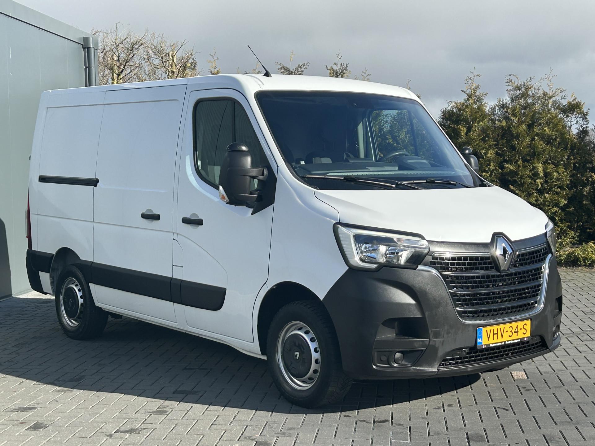 Foto 3 van Renault 2.3 dCi 136 PK / 2x SCHUIFDEUR / L1H1 / 1e. EIG. / 2.5 TONS TREKHAAK / AIRCO / CRUISE / 3-ZITS