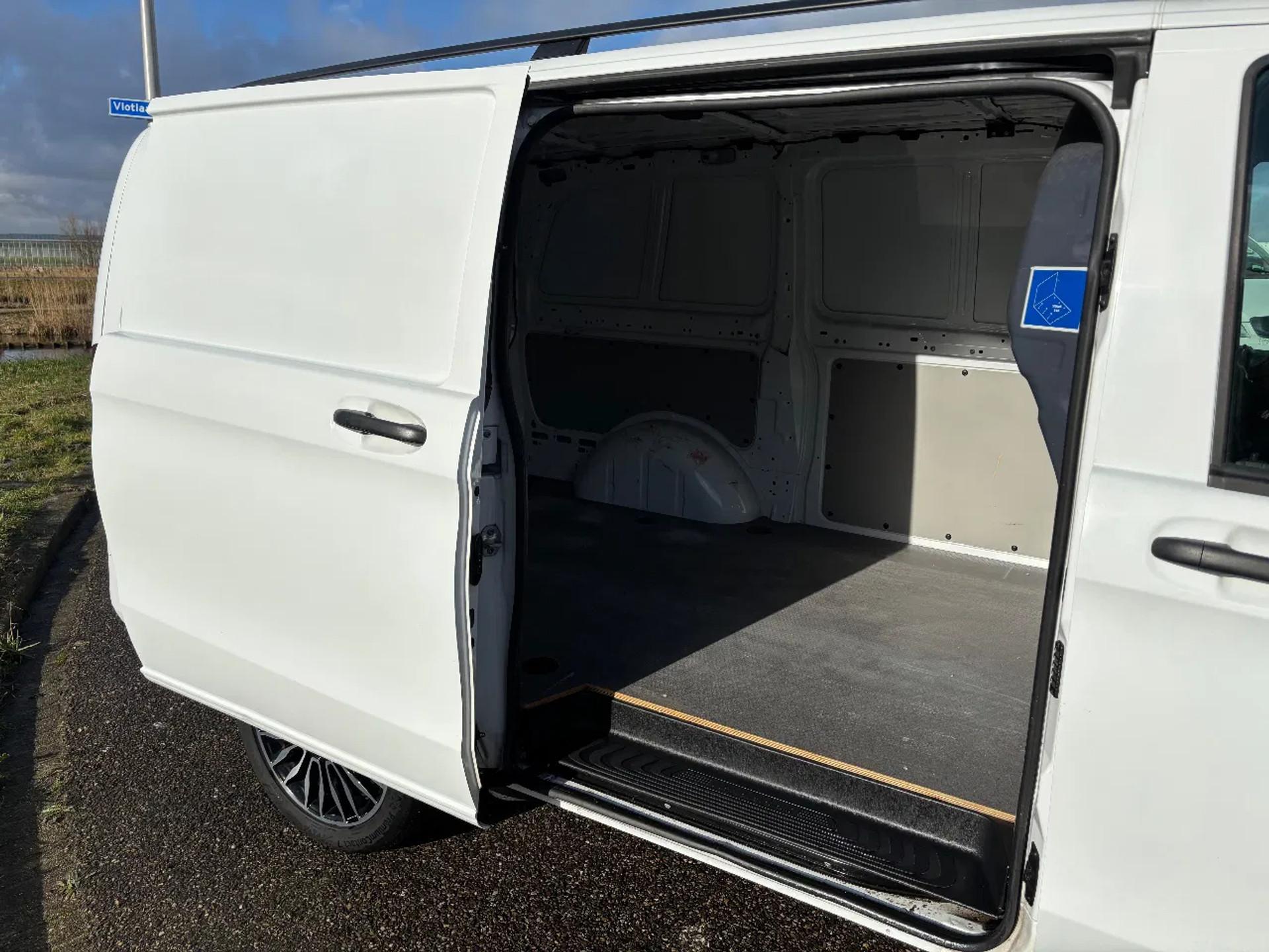 Foto 7 van Mercedes-Benz 116CDI L2H1 Automaat Airco Navi Cruisecontrol Trekhaak