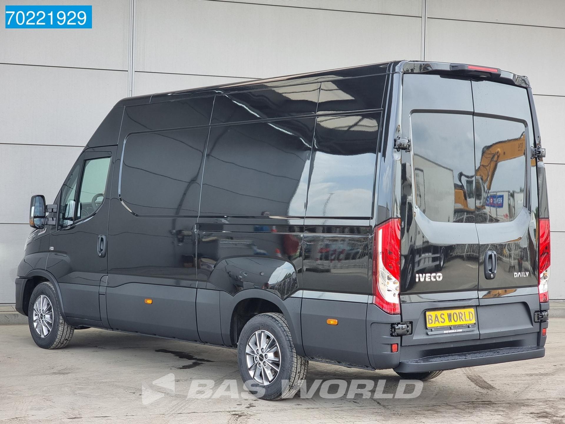 Foto 2 van Iveco Daily 35S18 Automaat L2H2 LED ACC Navi Camera 12m3 Airco