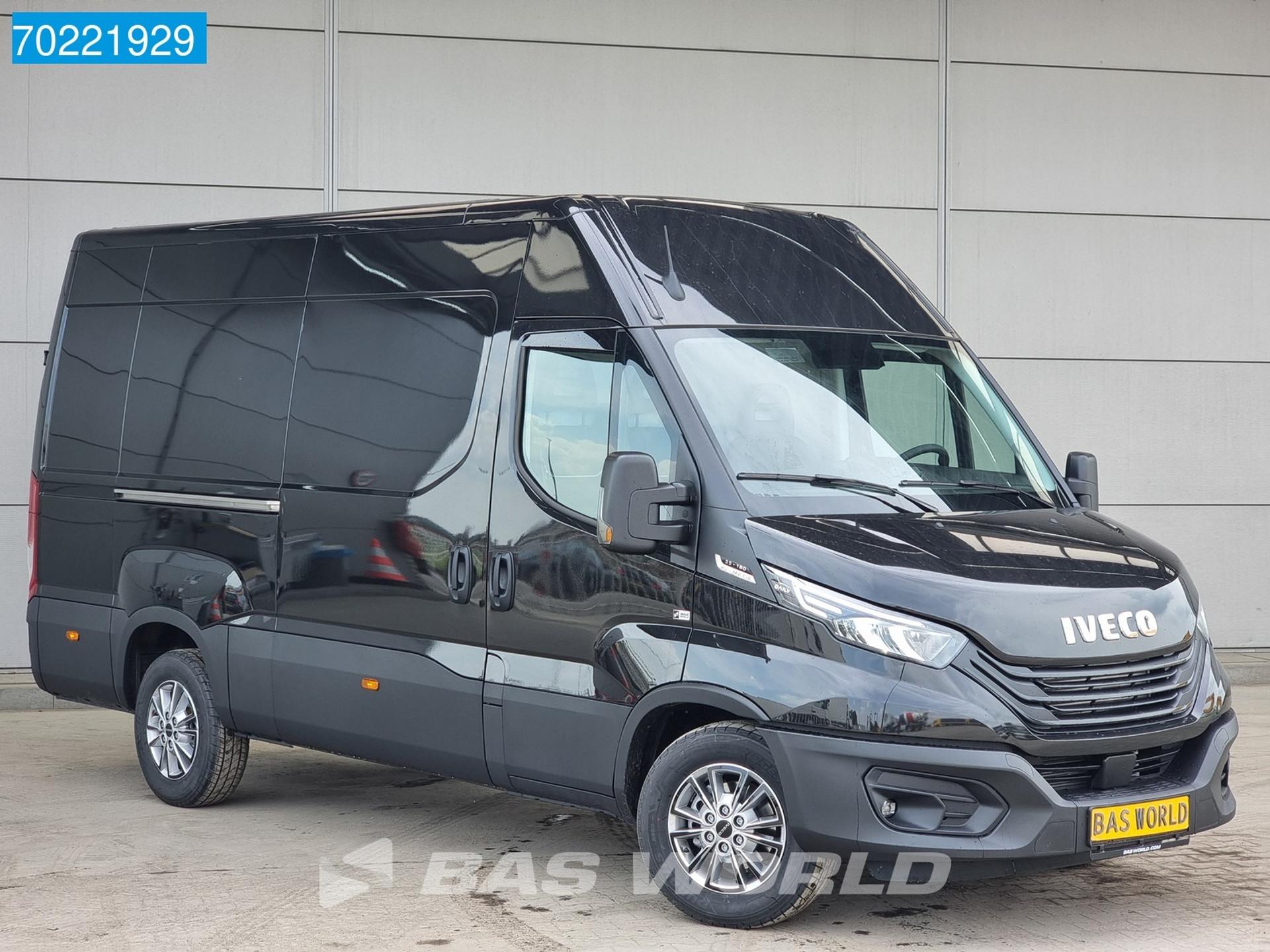 Foto 3 van Iveco Daily 35S18 Automaat L2H2 LED ACC Navi Camera 12m3 Airco