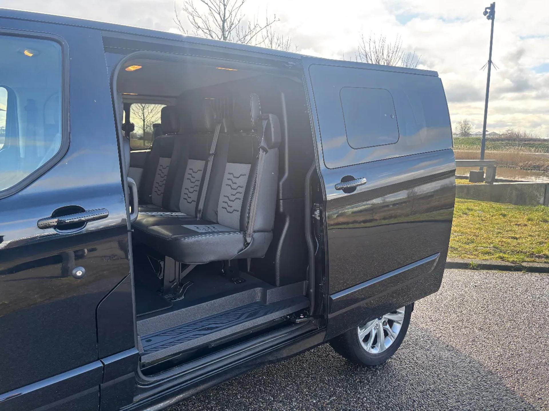 Foto 10 van Ford 2.0TDCI L1H1 170PK Dubbelcabine Airco Navi Cruisecontrol Trekhaak EURO 6
