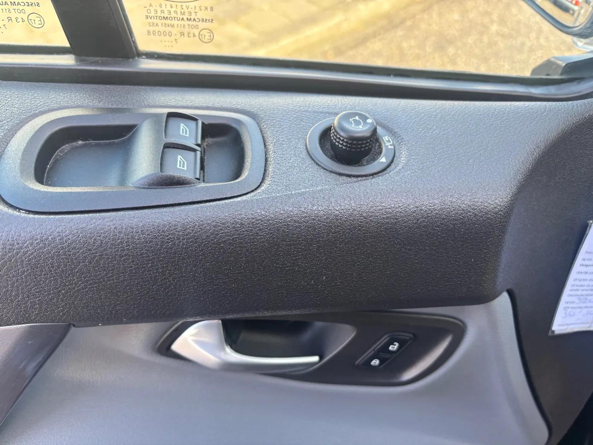 Foto 13 van Ford 2.0TDCI L1H1 170PK Dubbelcabine Airco Navi Cruisecontrol Trekhaak EURO 6