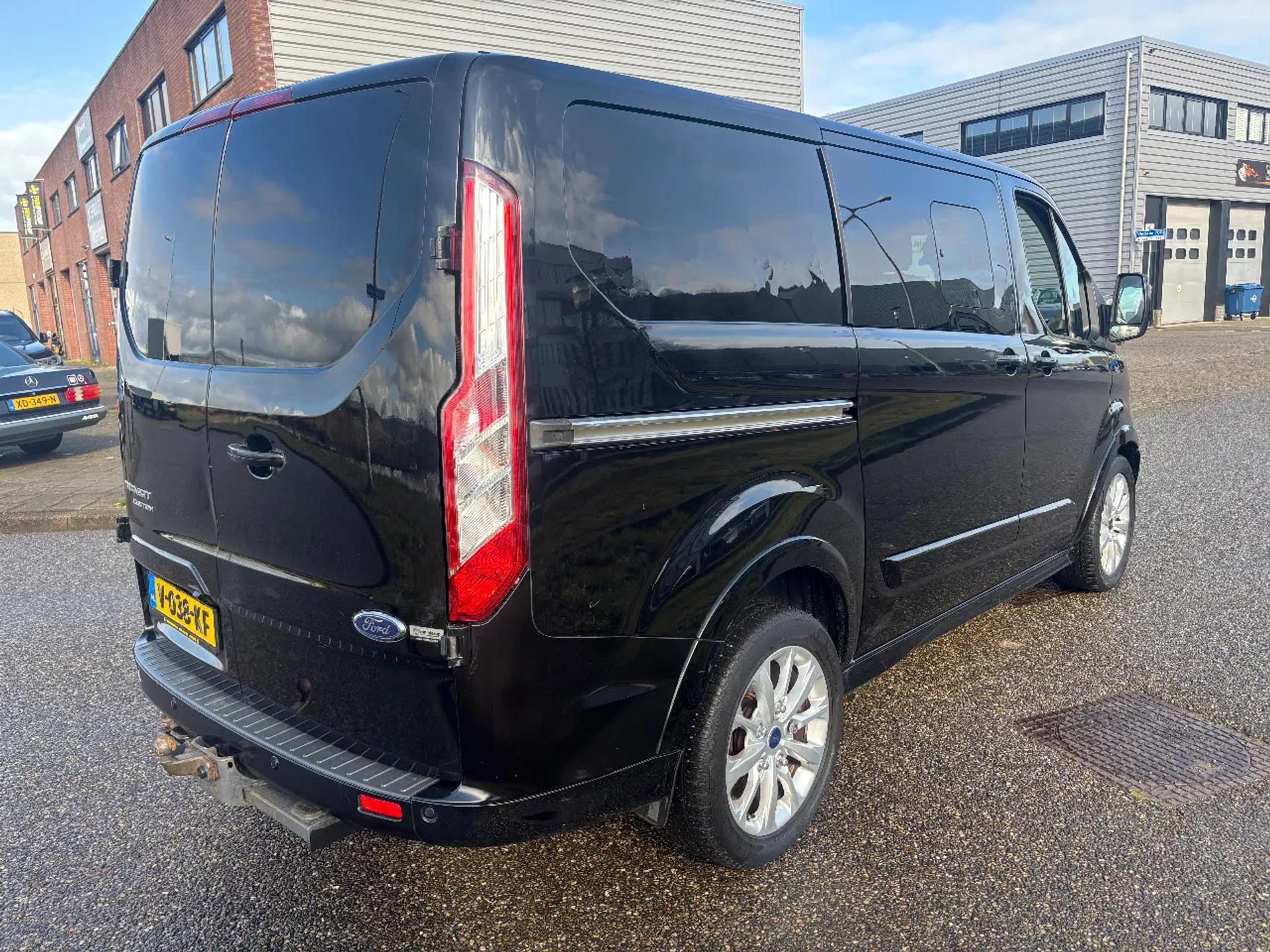 Foto 4 van Ford 2.0TDCI L1H1 170PK Dubbelcabine Airco Navi Cruisecontrol Trekhaak EURO 6