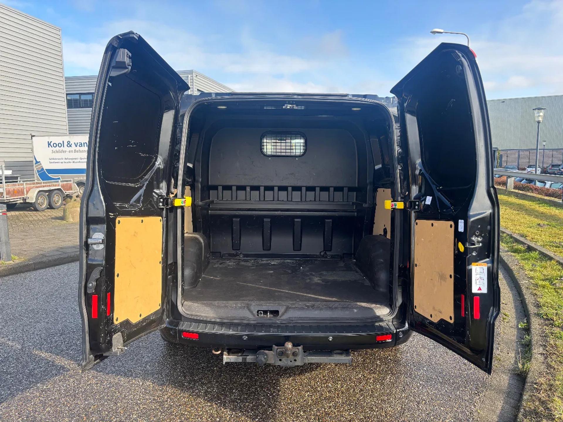 Foto 6 van Ford 2.0TDCI L1H1 170PK Dubbelcabine Airco Navi Cruisecontrol Trekhaak EURO 6