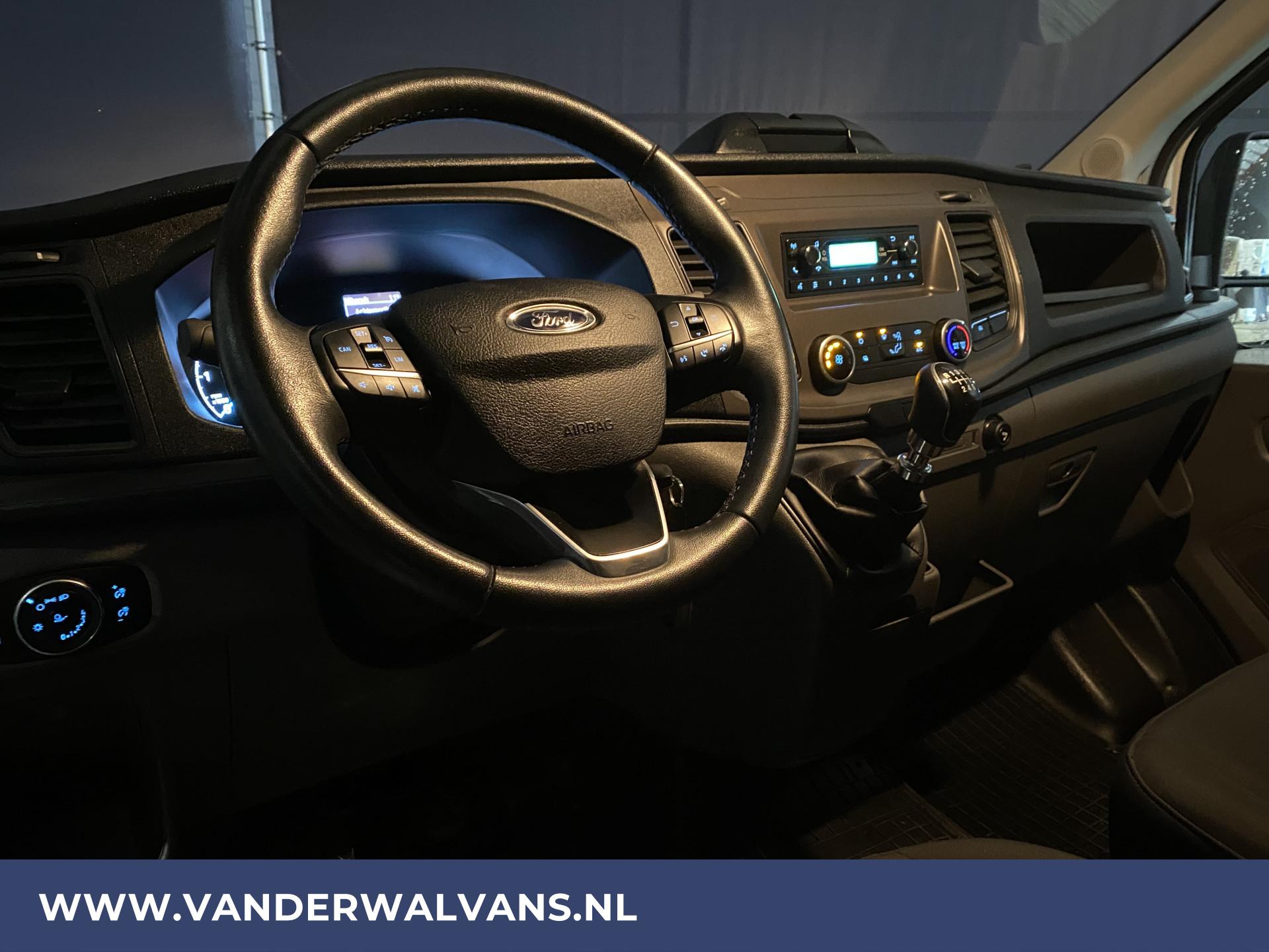 Foto 13 van Ford 2.0TDCI 130pk L2H2 Euro6 Airco | Cruise | 3-zits