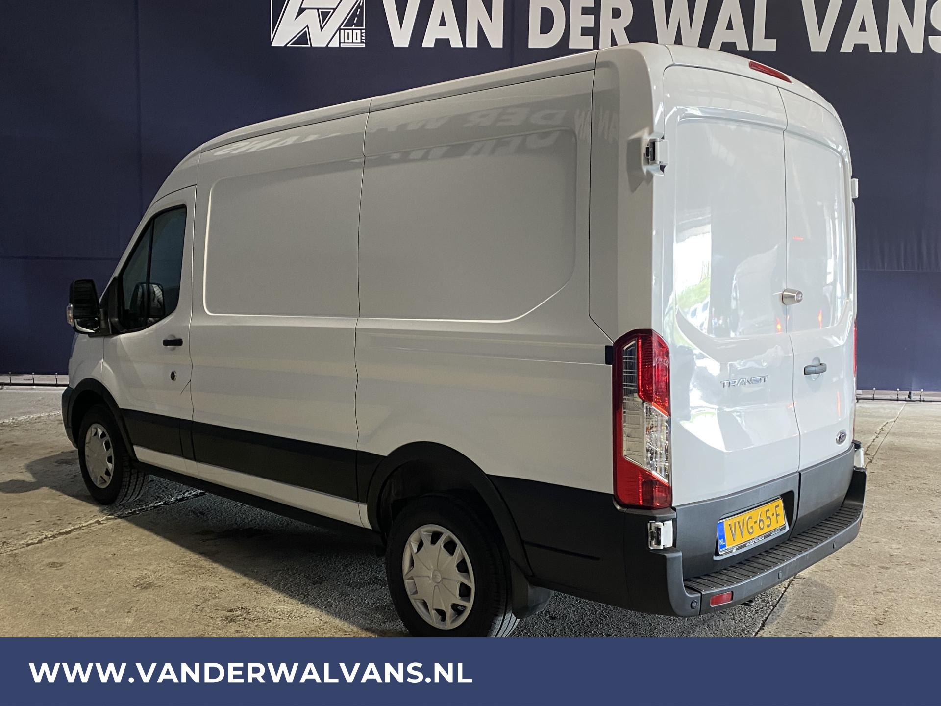 Foto 2 van Ford 2.0TDCI 130pk L2H2 Euro6 Airco | Cruise | 3-zits