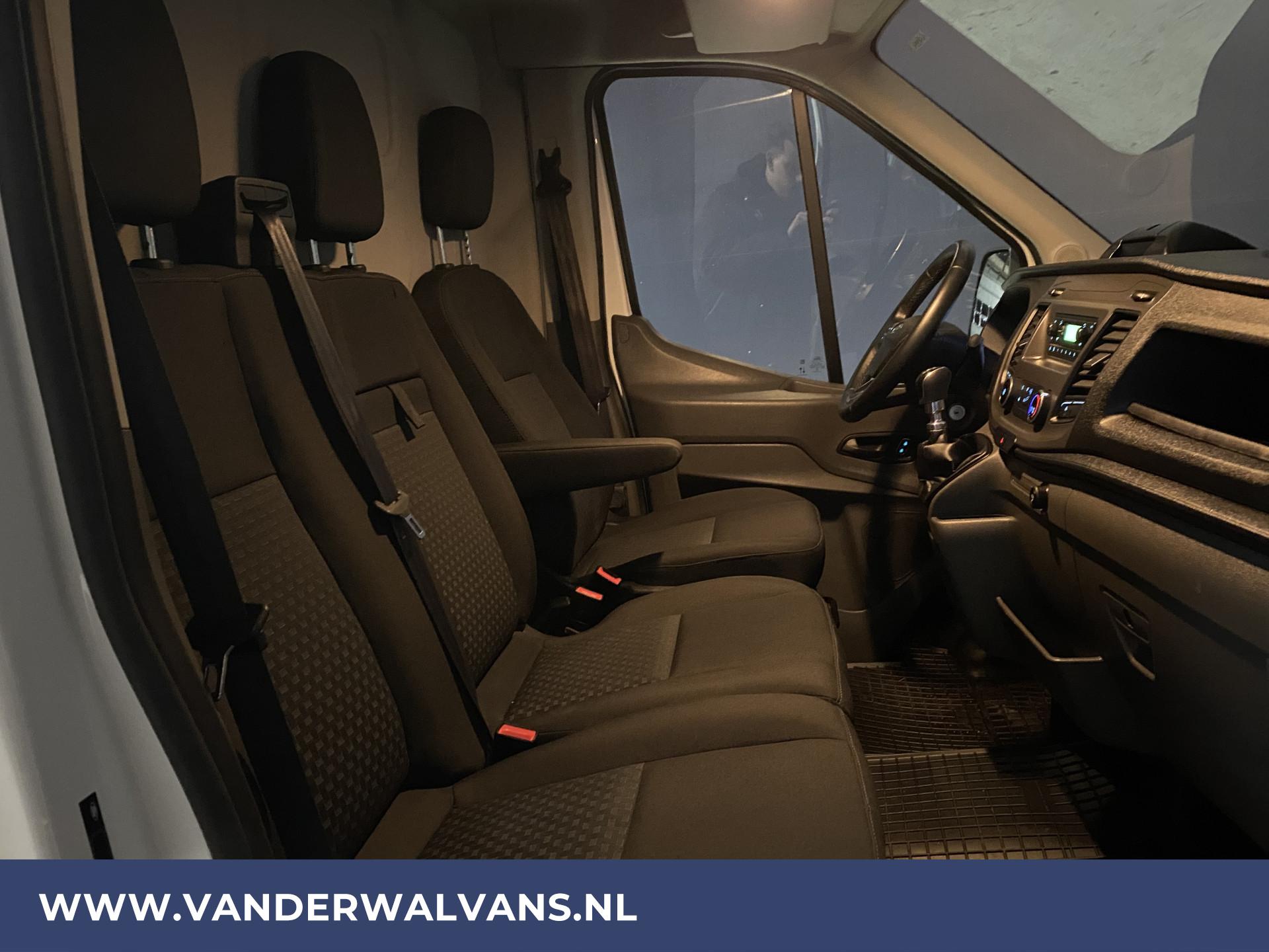 Foto 7 van Ford 2.0TDCI 130pk L2H2 Euro6 Airco | Cruise | 3-zits