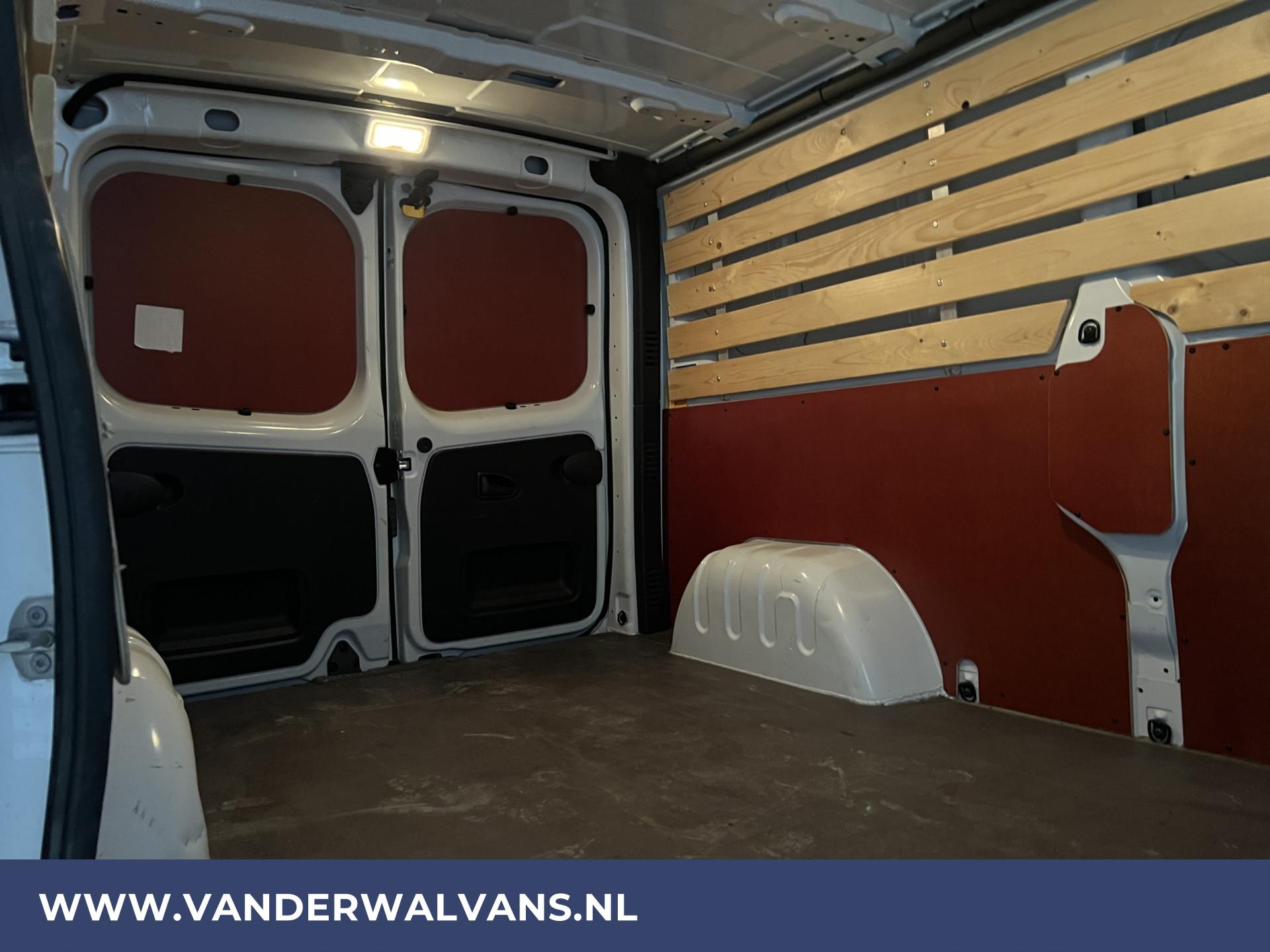 Foto 10 van Renault Trafic 2.0 dCi 130pk L2H1 Euro6 Airco | 2500kg Trekhaak | Cruisecontrol | LED